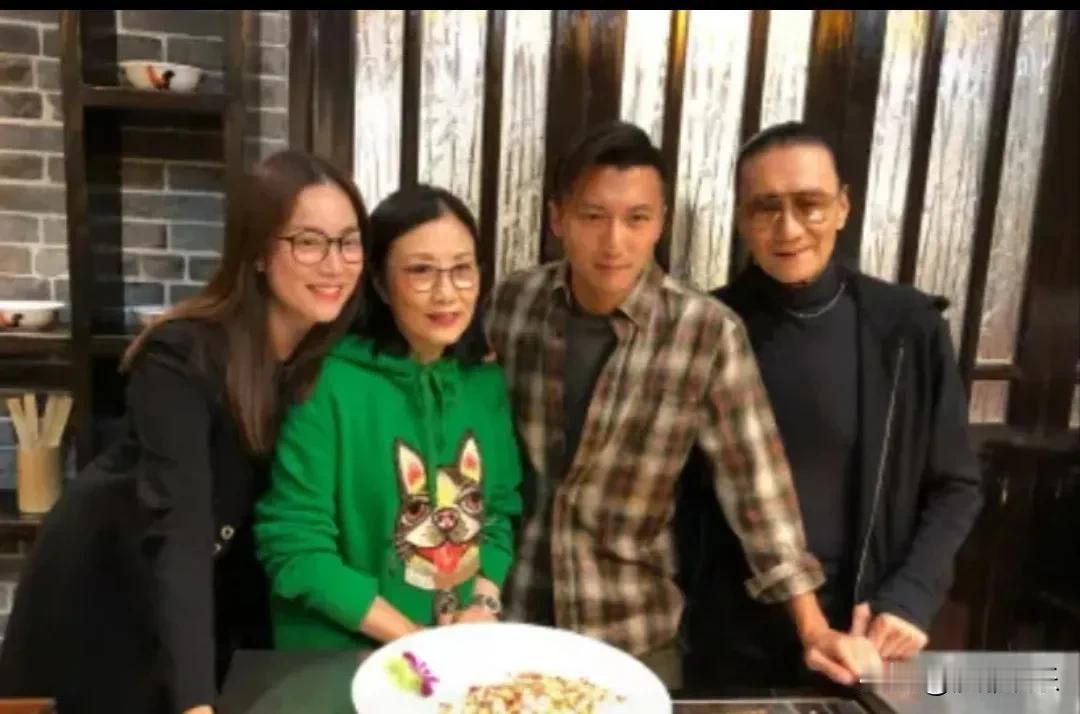 79岁汪明荃，深夜发长文！



7月21深夜，79岁的汪明荃在社交平台发了一篇