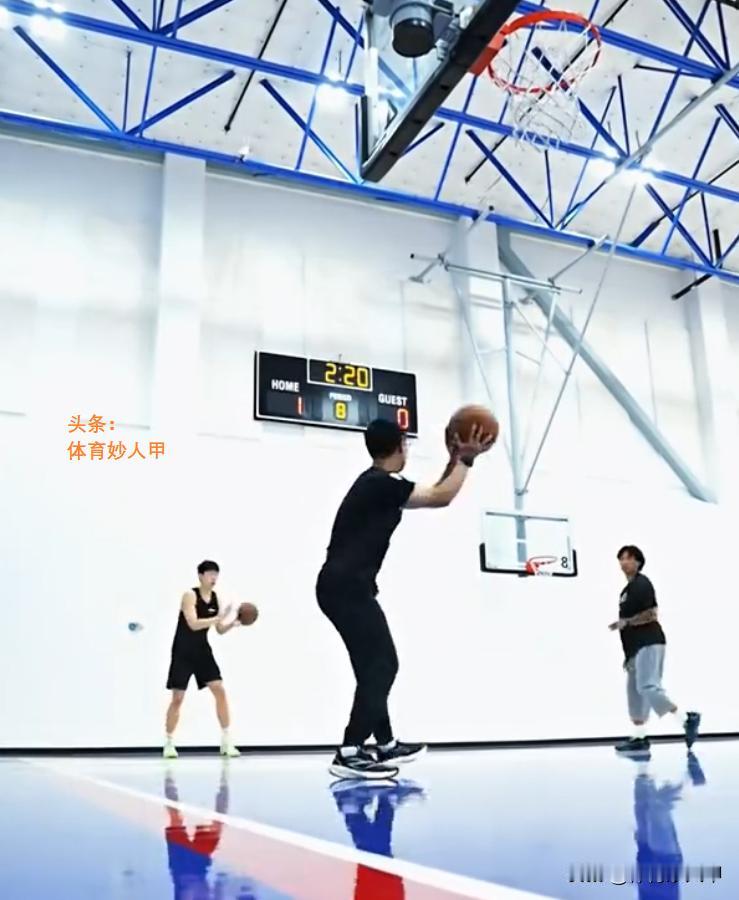 杨瀚森全面升级！底角三分球15中14，已经获得了12家NBA球队邀请试训。
杨瀚