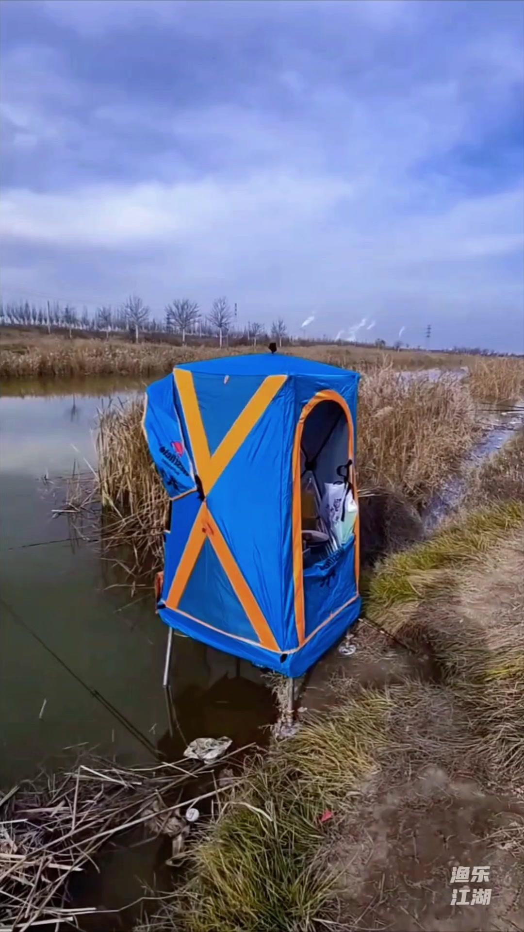🐟钓鱼选帐篷真的踩过太多坑，透明款千万别碰！
1️⃣透光问题太严重：白天在里面