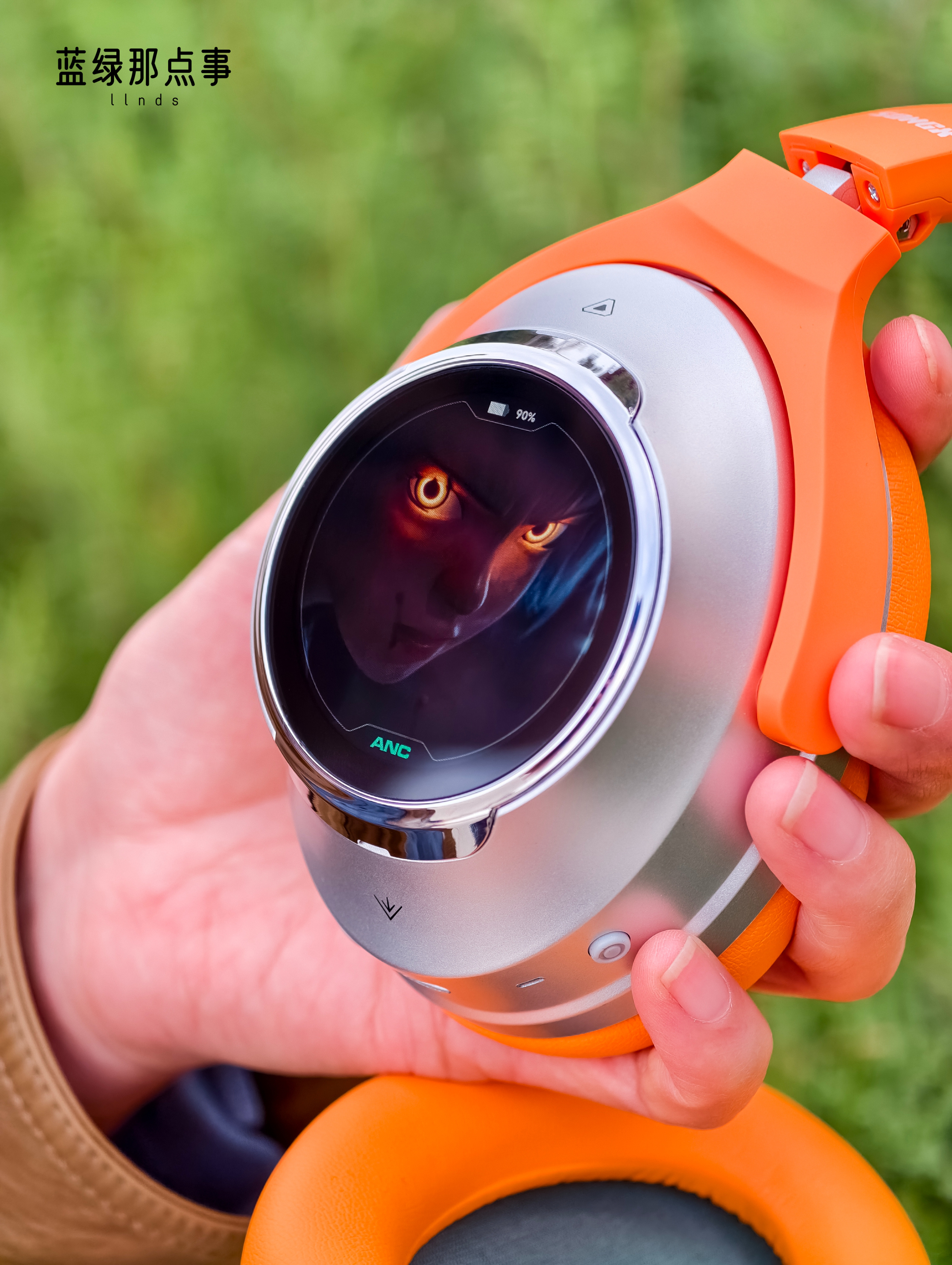 收到一副超酷的头戴耳机～🎧 