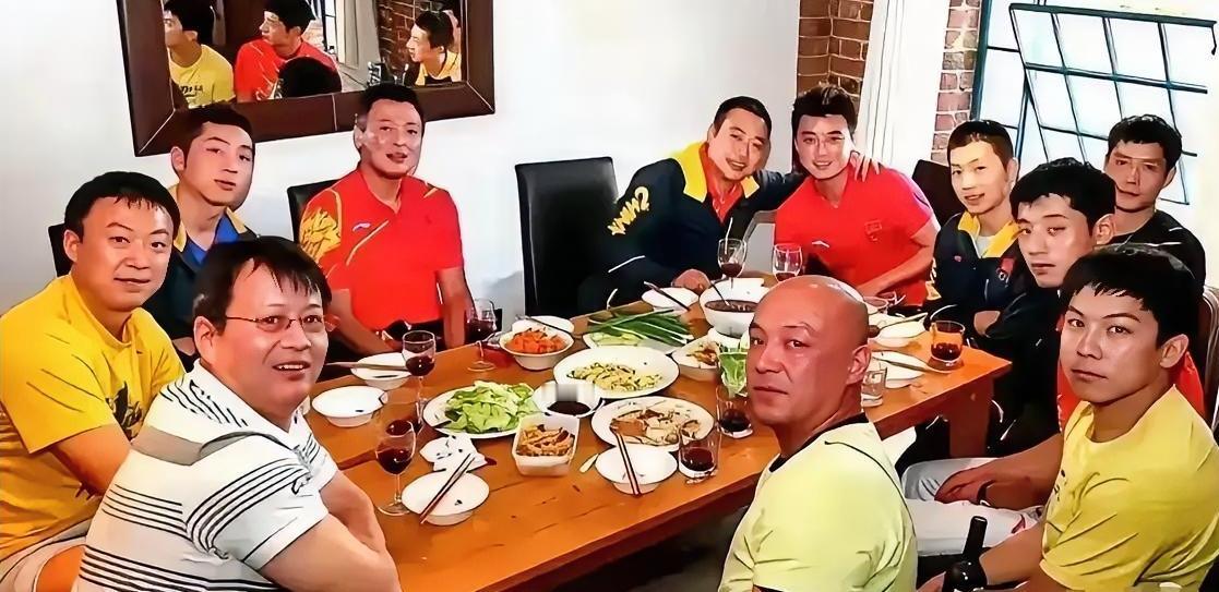 哎迈，这些熟悉的人肯定北方人多，应该再加一句，当中的东北人多，哈哈，一盘蘸酱的小