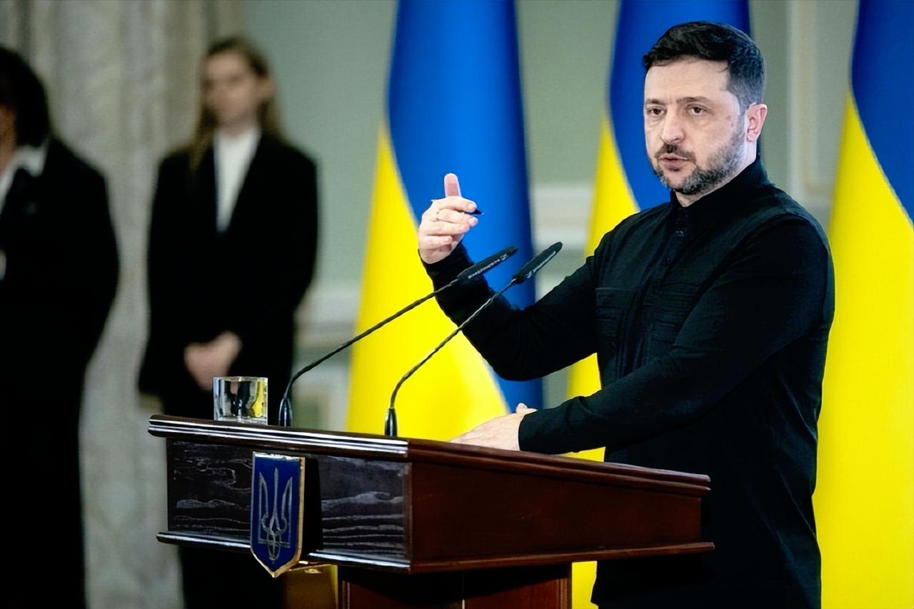 泽连斯基这次真的是急了，急到要“引狼入室”了，结果话音刚落，后路就被人断了。
