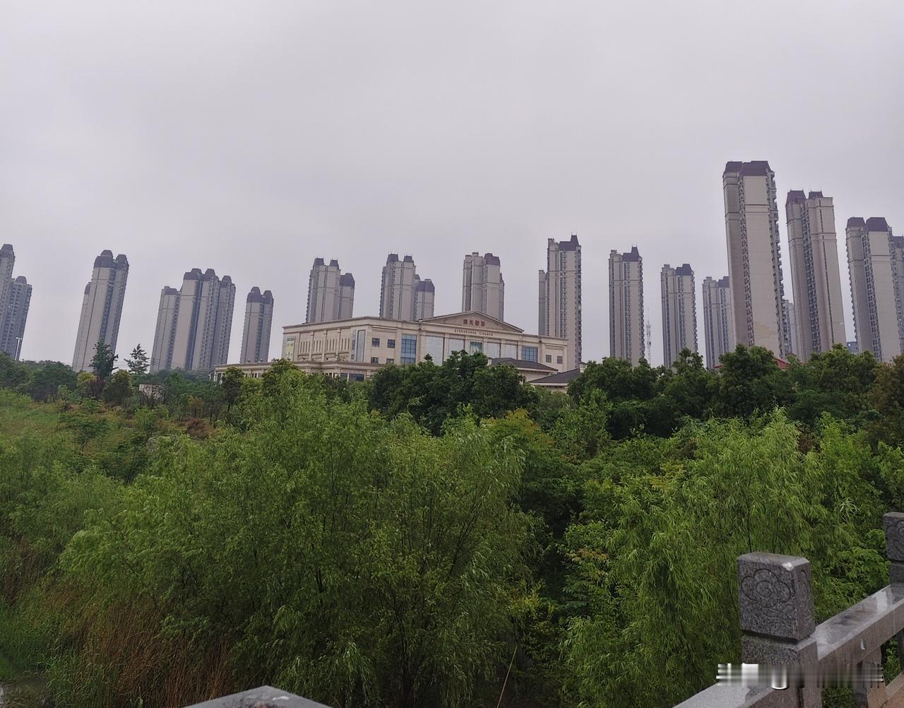 只有你足够强大时，世界才会对你温柔以待！
一句“为老板着想”，现场经理轻飘飘换了