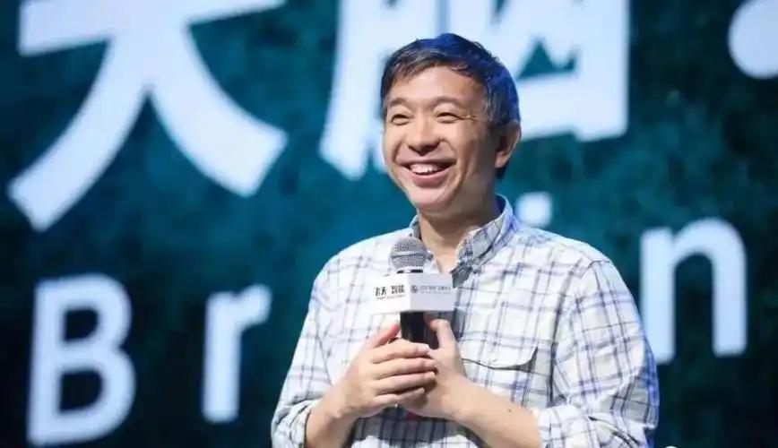 王坚院士最近说了一句话，值得所有做科技的人停下来想一想。
他的原话是：科技已经到