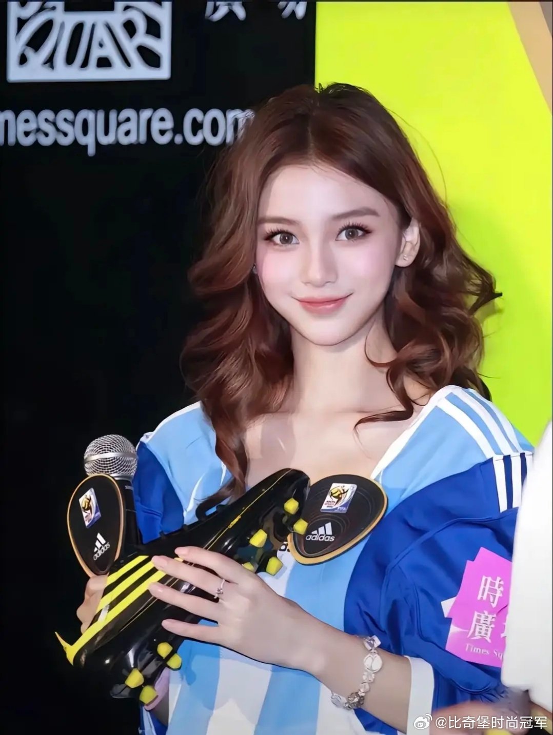 baby算不算浓颜里长得耐看的 我真的感觉她好美好萌 性格也很好 