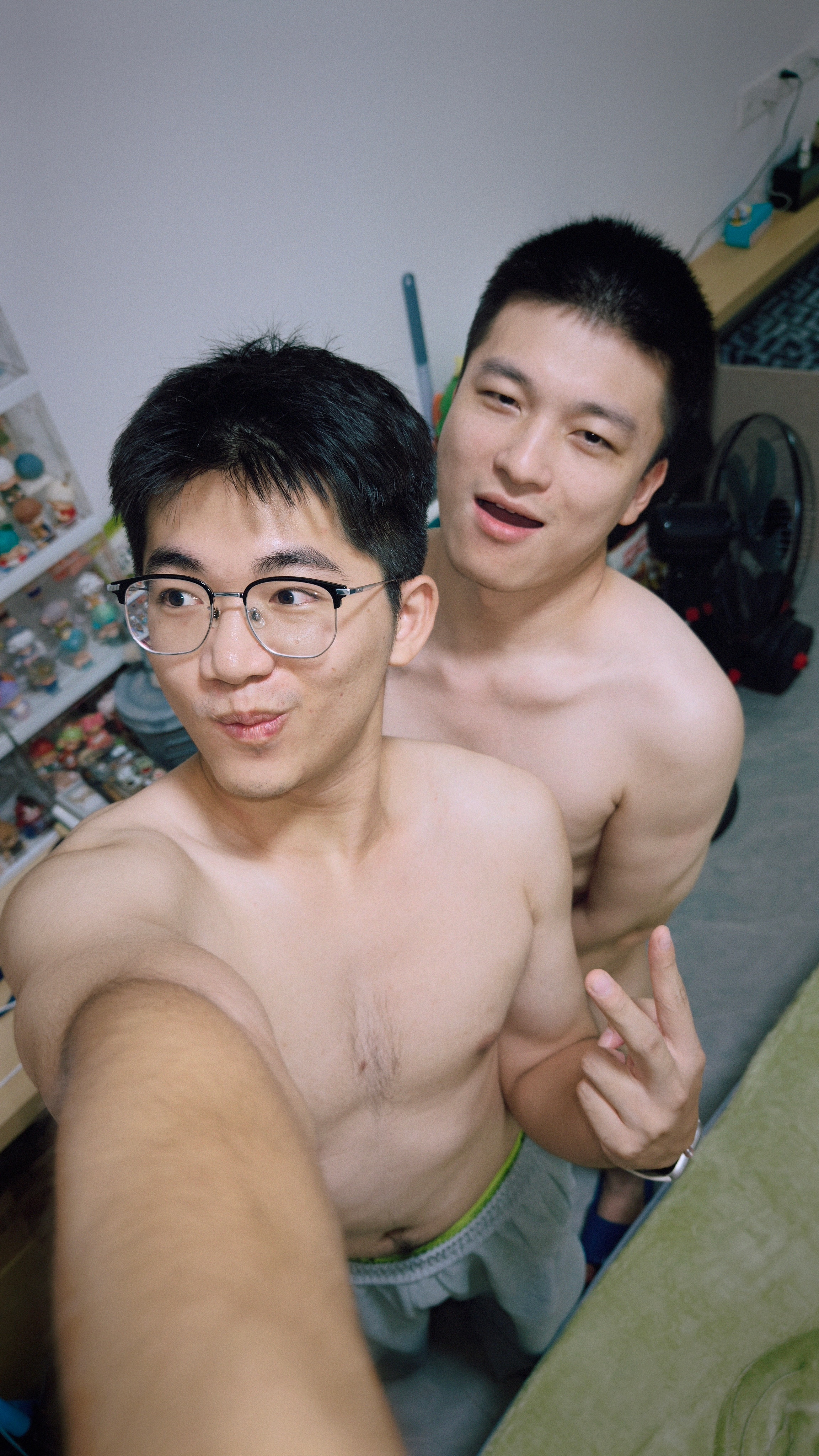 后面那位刚做完 0 就这个表情吧。 