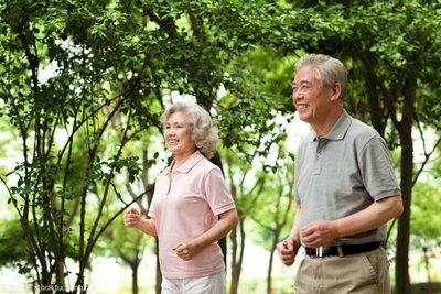 退休后，把年轻时没吃过的苦都吃了！我退休了又找了个包子铺的活，本以为简单轻松，结
