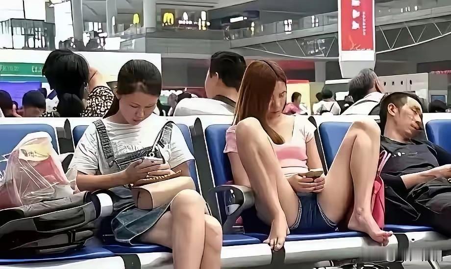 坐姿要文明，相处要礼貌。人人要修养，社会就和谐！