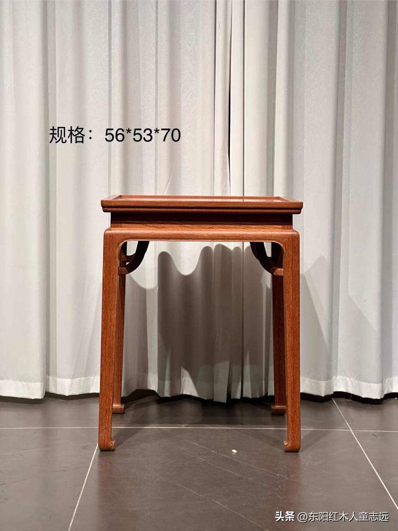 缅甸花梨I 高束腰马蹄足霸王枨香几

规格：56*53*70cm

小巧灵活，时
