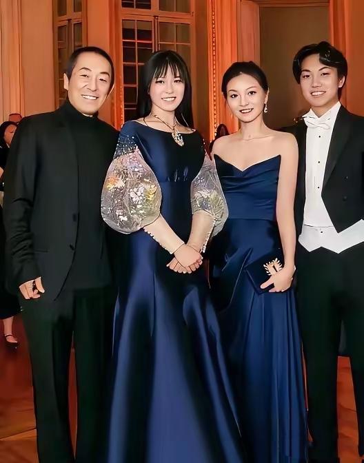 陈婷无疑是人生的大赢家！像她这个年纪有这么大孩子的还是少有。而且还是两个儿子一个