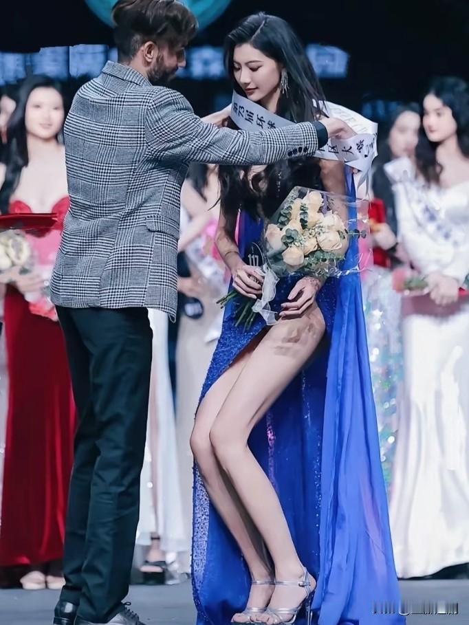 家人们谁懂啊！山东日照姑娘赵娜直接把中国美焊死在世界舞台！26岁178cm大高个