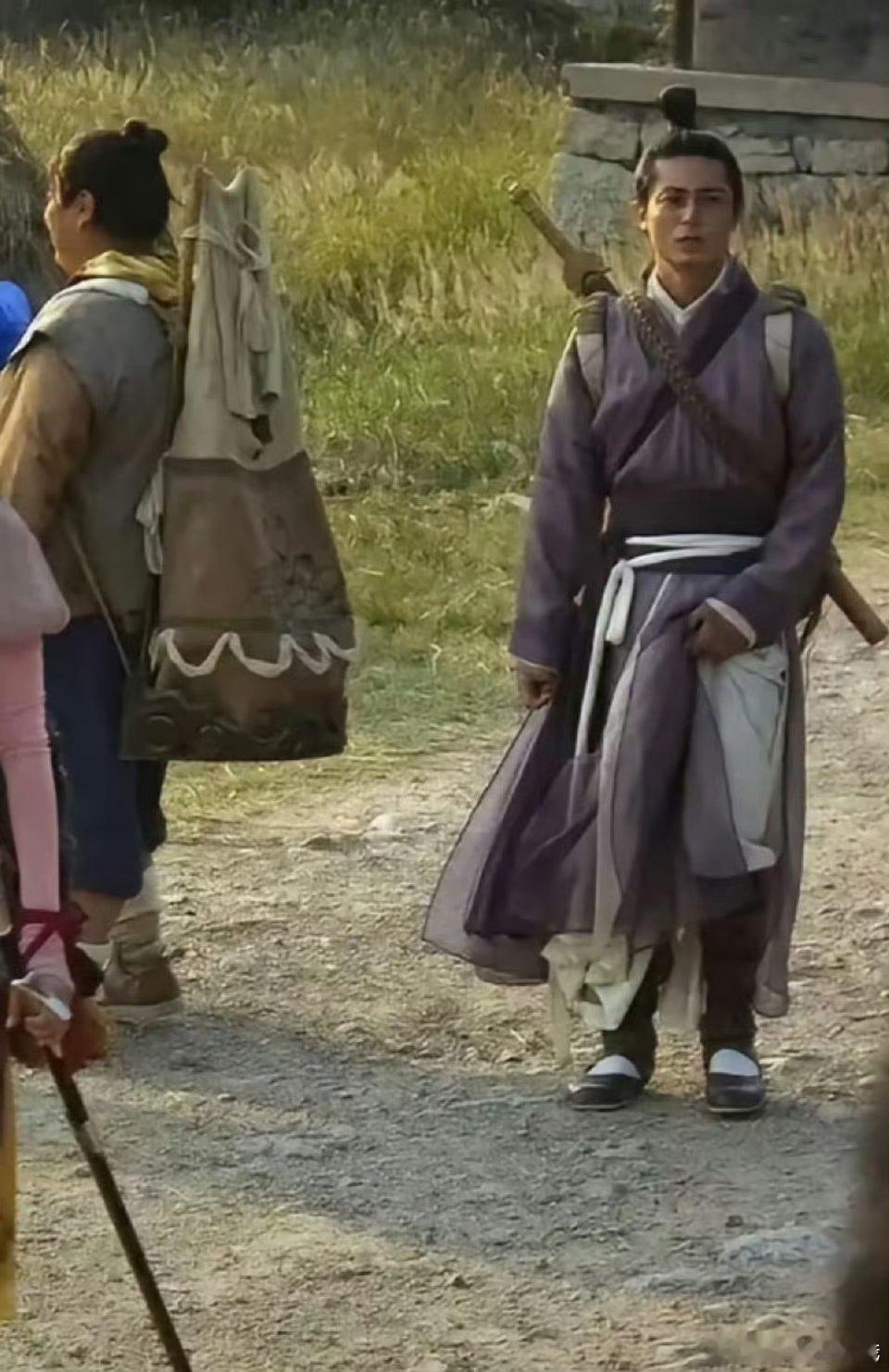 仙剑三 上哪儿去找六个人只能凑出一套好衣服的主角团，小时候怎么不觉得丑呢哈哈哈 