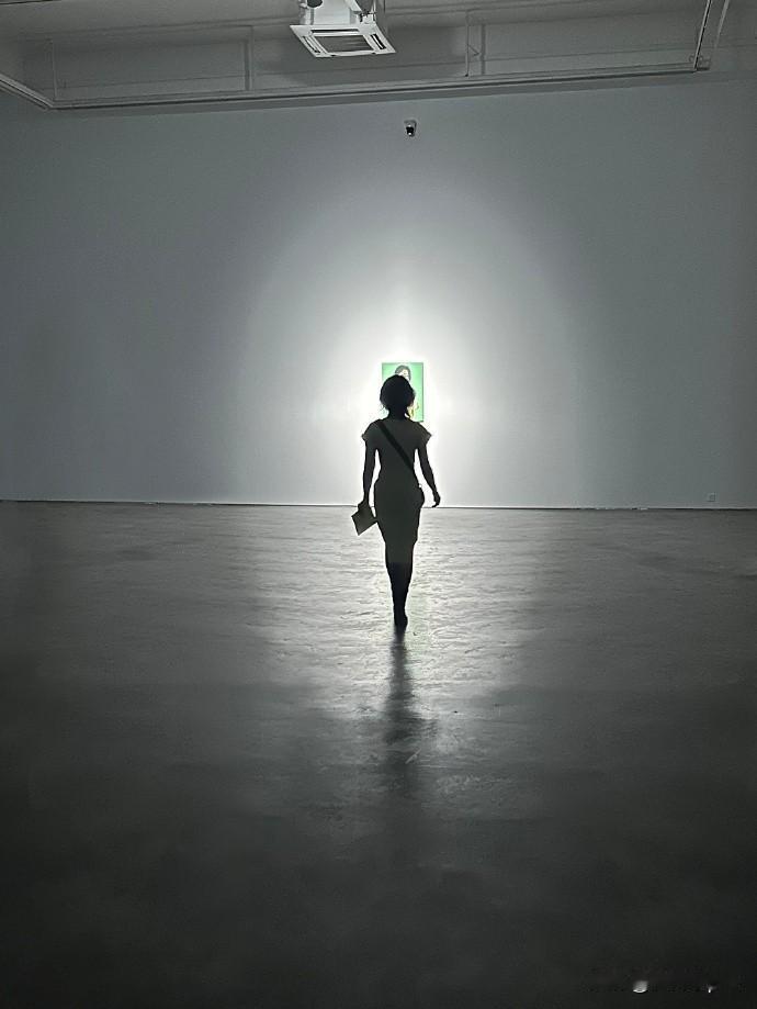 现在大家好像越来越少发朋友圈了，甚至有人说“不发朋友圈是一种美德”。这话听起来有