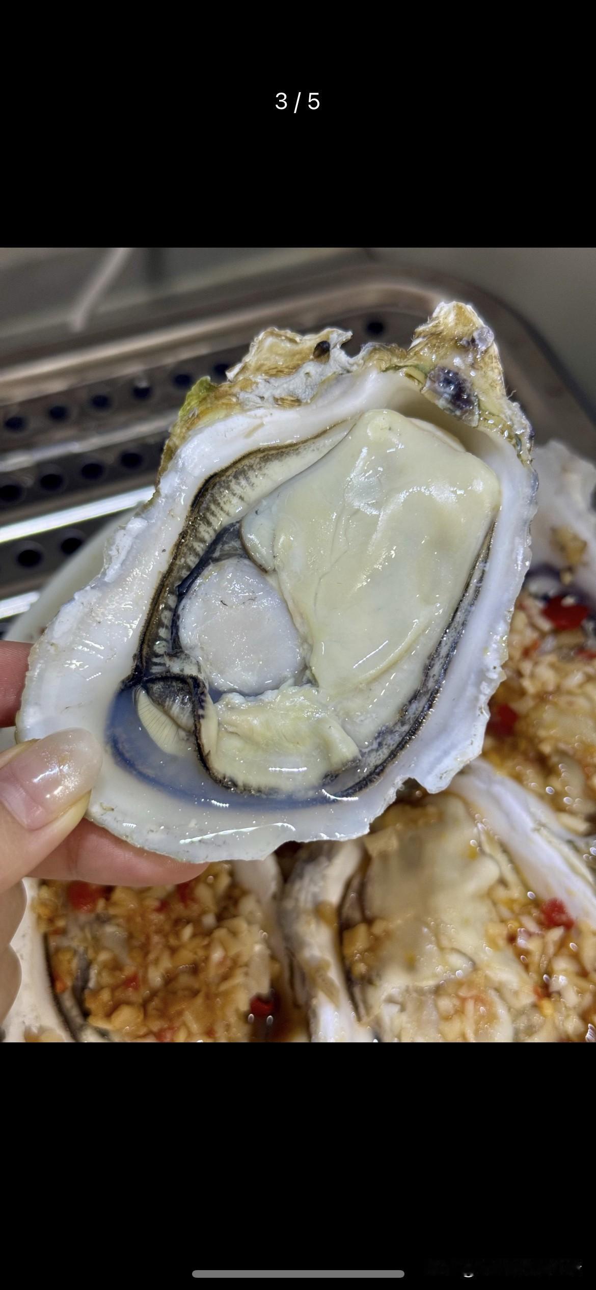 答案很明确：晚餐最该少吃。

为什么是晚餐？

1. 晚上消耗最少
吃完没多久就