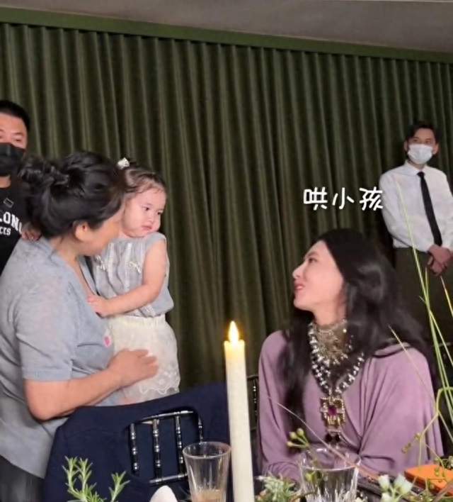 晚宴被小孩躲开，张柏芝反应尽显高情商