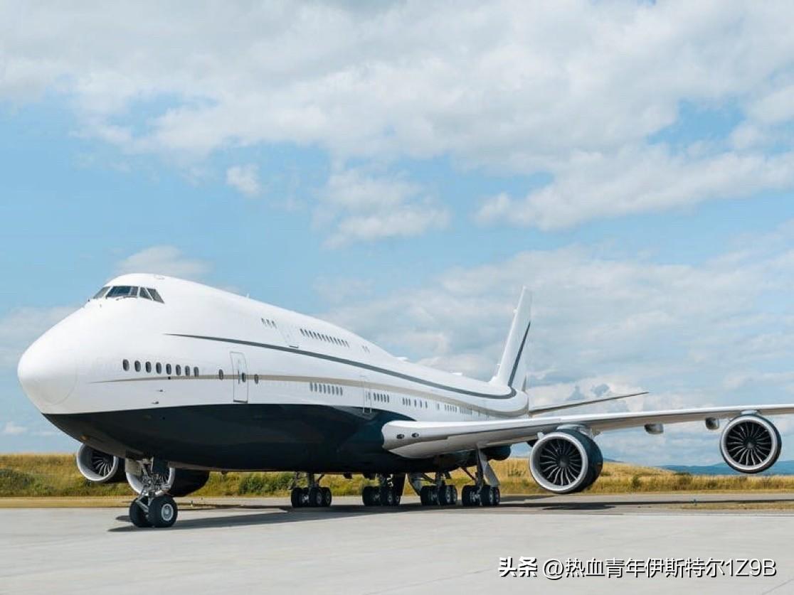 卡塔尔赠送空军一号，供美国总统今年夏天使用。
美国空军预计卡塔尔捐赠的波音747