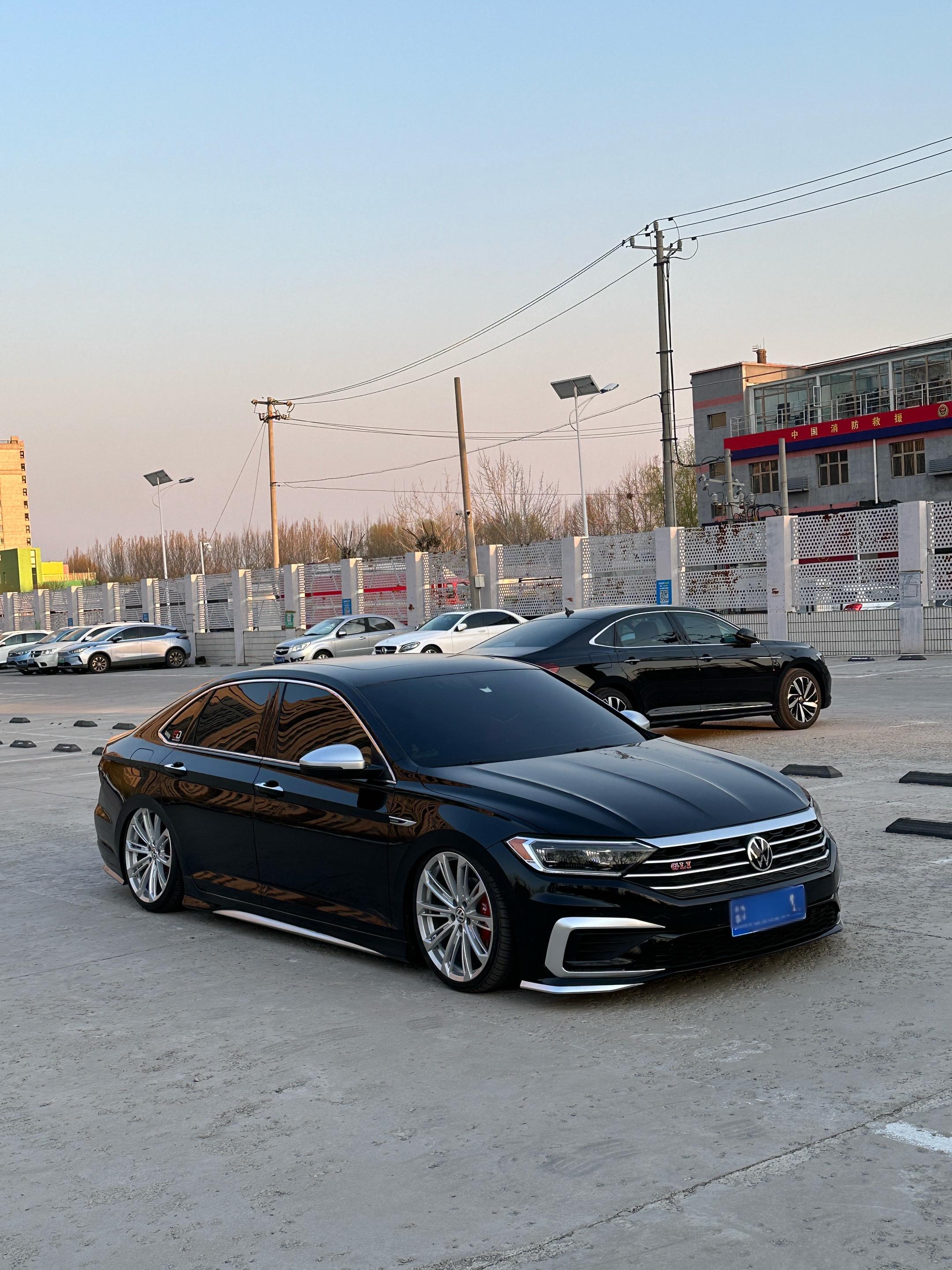 她是等不起的余春娇 你是长不大的张志明。