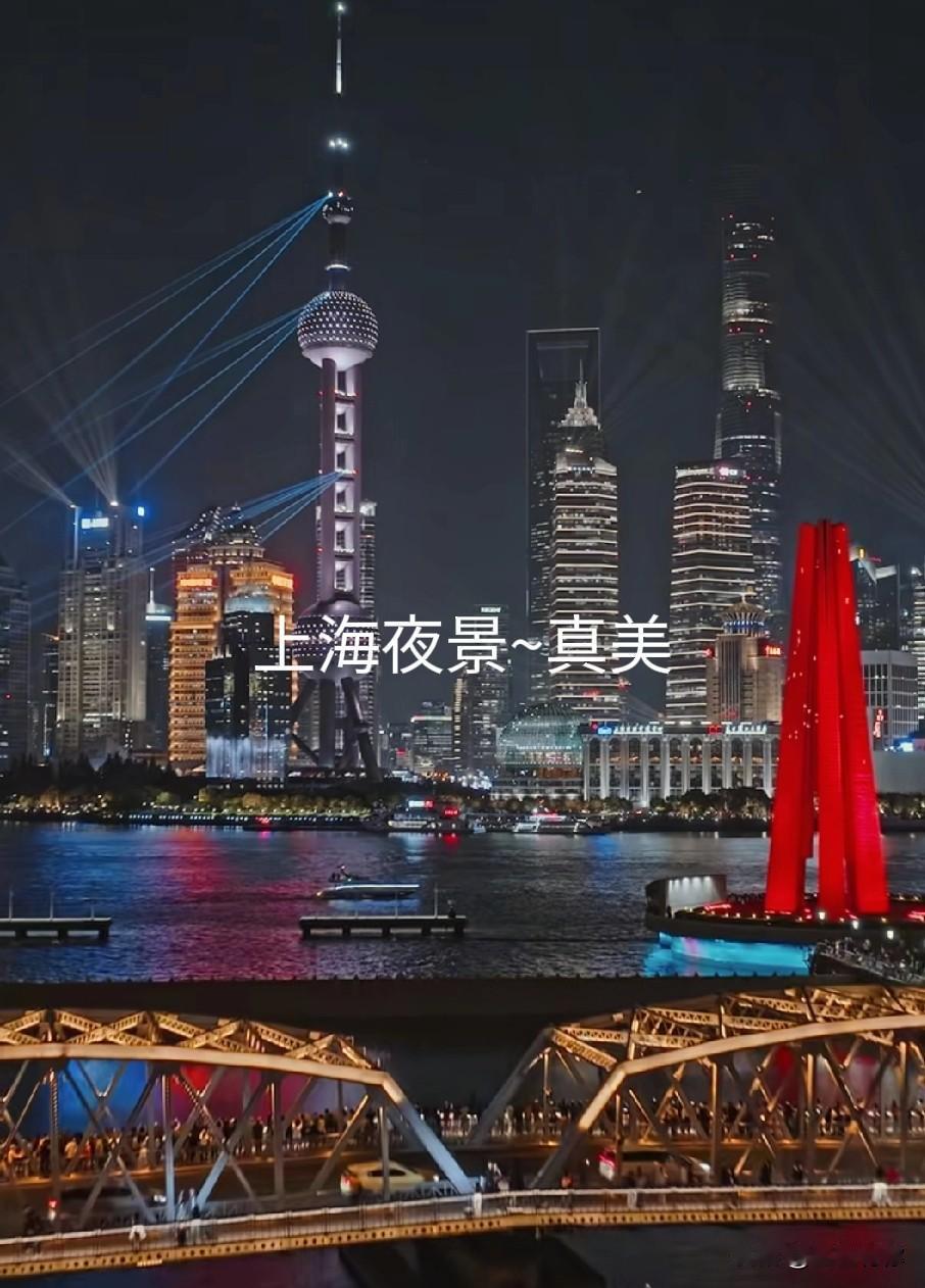 最近中日关系有点紧张，上海好几万日本人现在可真是左右为难。光看表面，他们在古北、