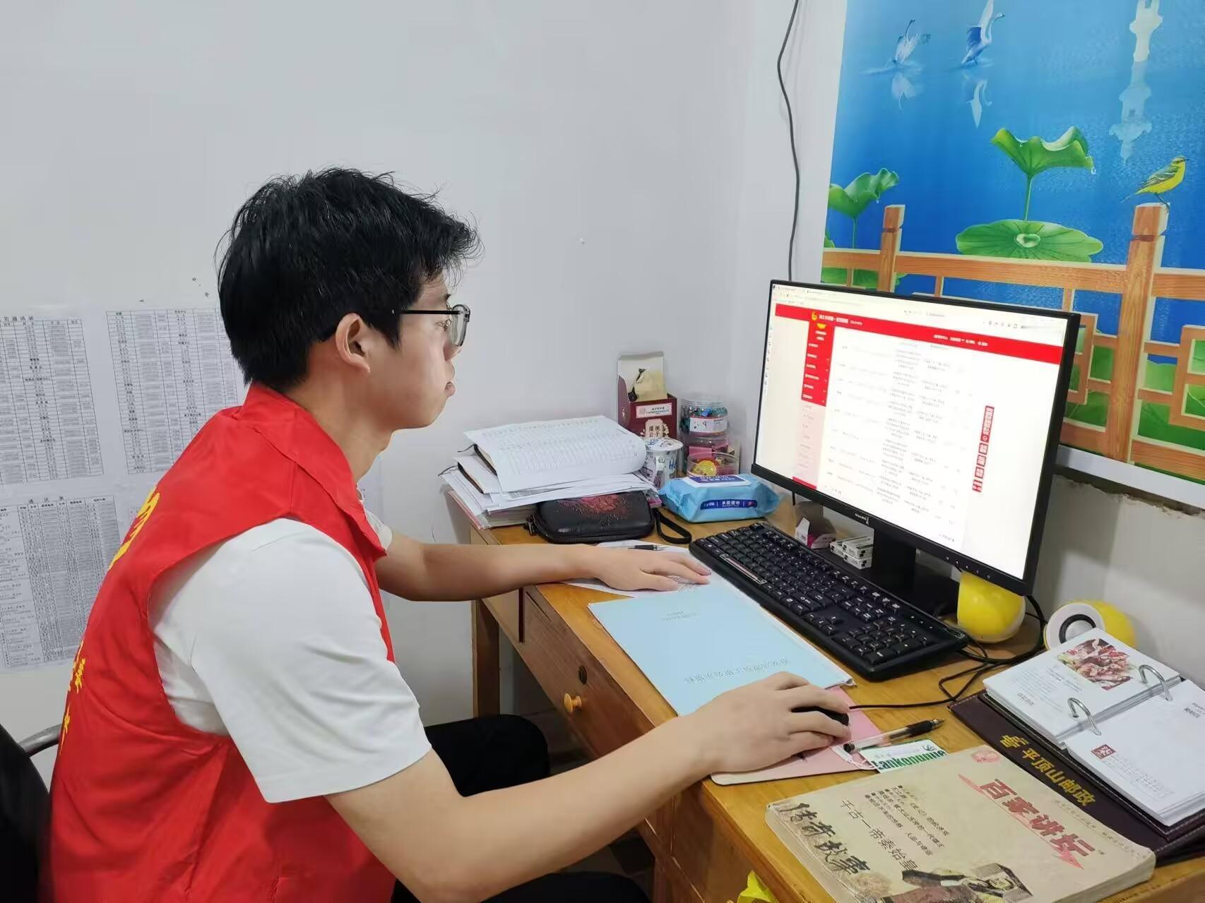 秦岭笑谈[超话]2025 年 7 月下旬，曲阜师范大学 “乡和政研团” 志愿者走