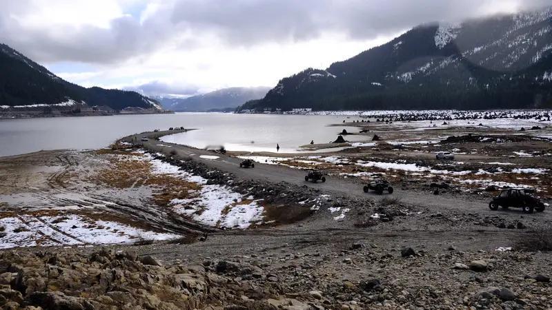 华盛顿州洪水对当地经济影响巨大。受连日暴雨影响，当地多地遭遇洪灾，房屋被冲毁，多