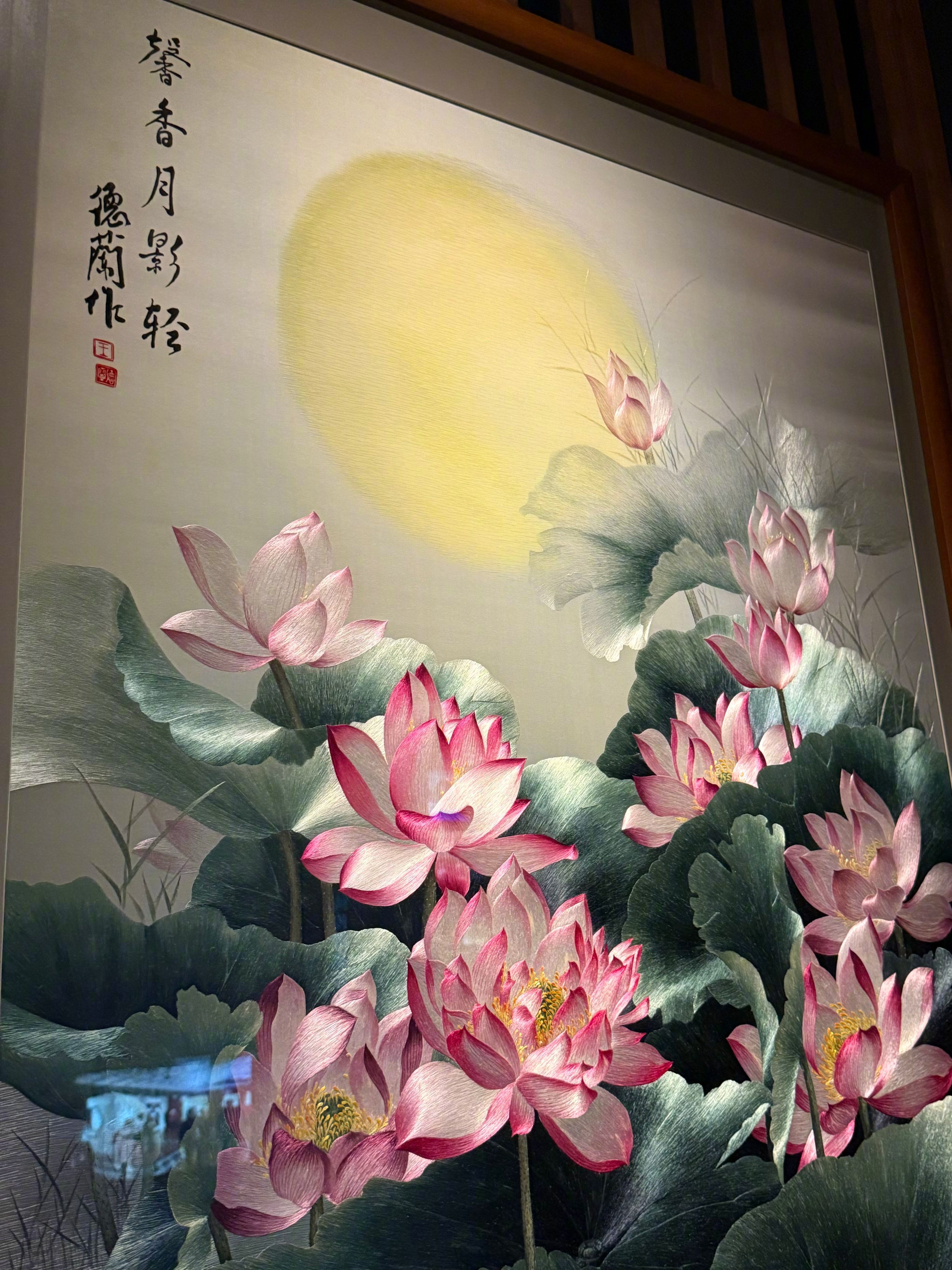 金葵花把千年非遗文化装进车里湘绣于2006年入选第一批国家级非物质文化遗产名录，