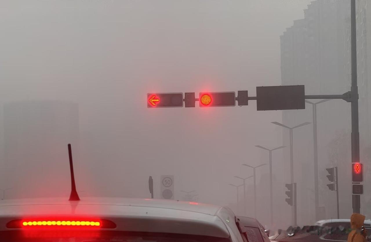 云里雾里，我在湖南等你[机智]。
今天气温最低零下二度，这么冷的天为了碎银几两，