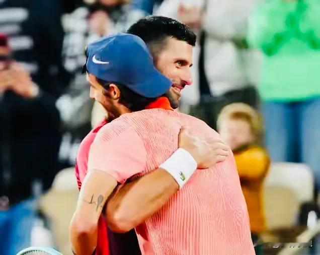 德约科维奇艰难晋级法网男单16强，不过，他的让二追三精神属性又来了！今天凌晨的男