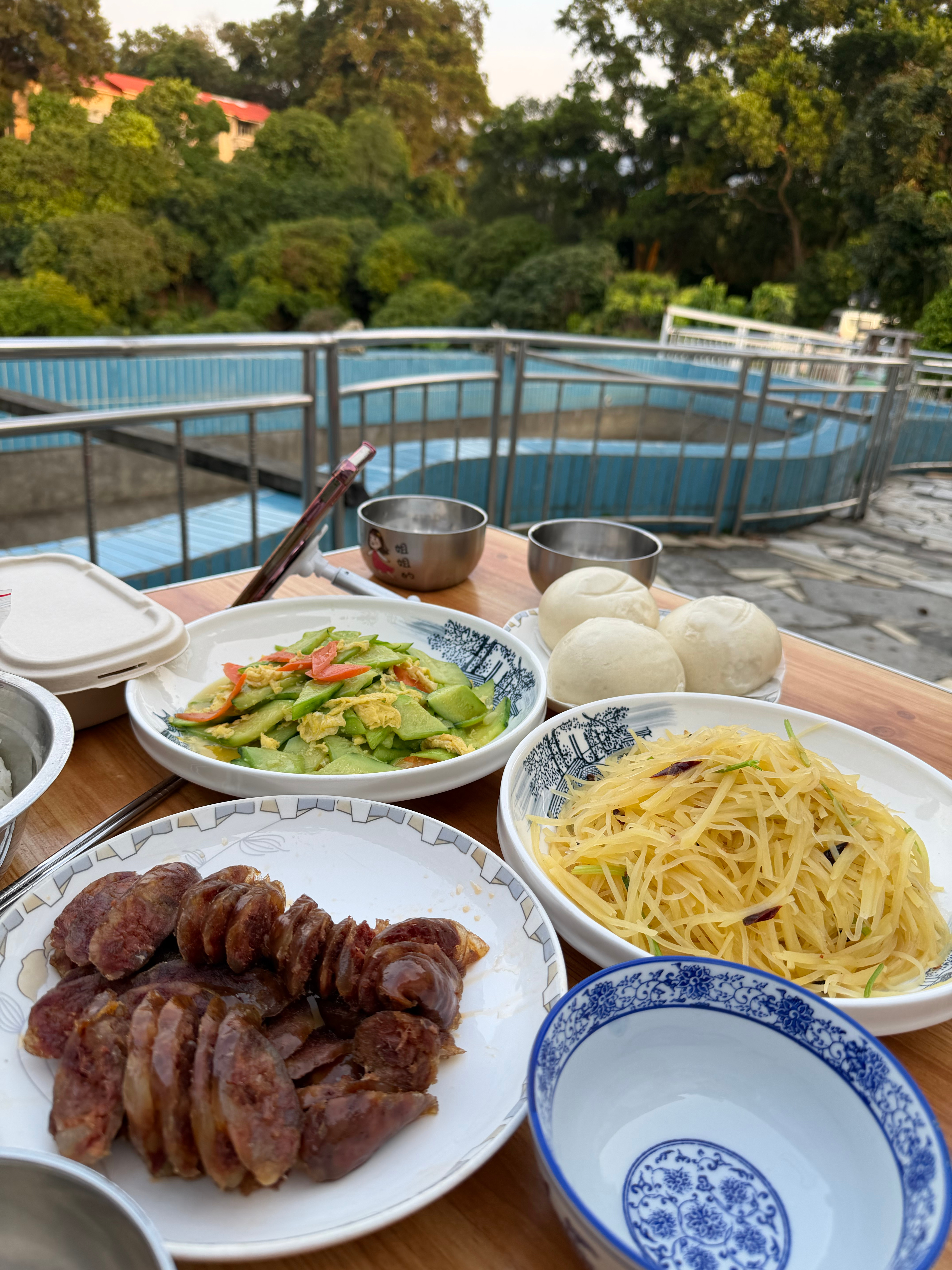 清心的美食生活日记  吃饭～吃完摘荔枝😋 深圳·梧桐山