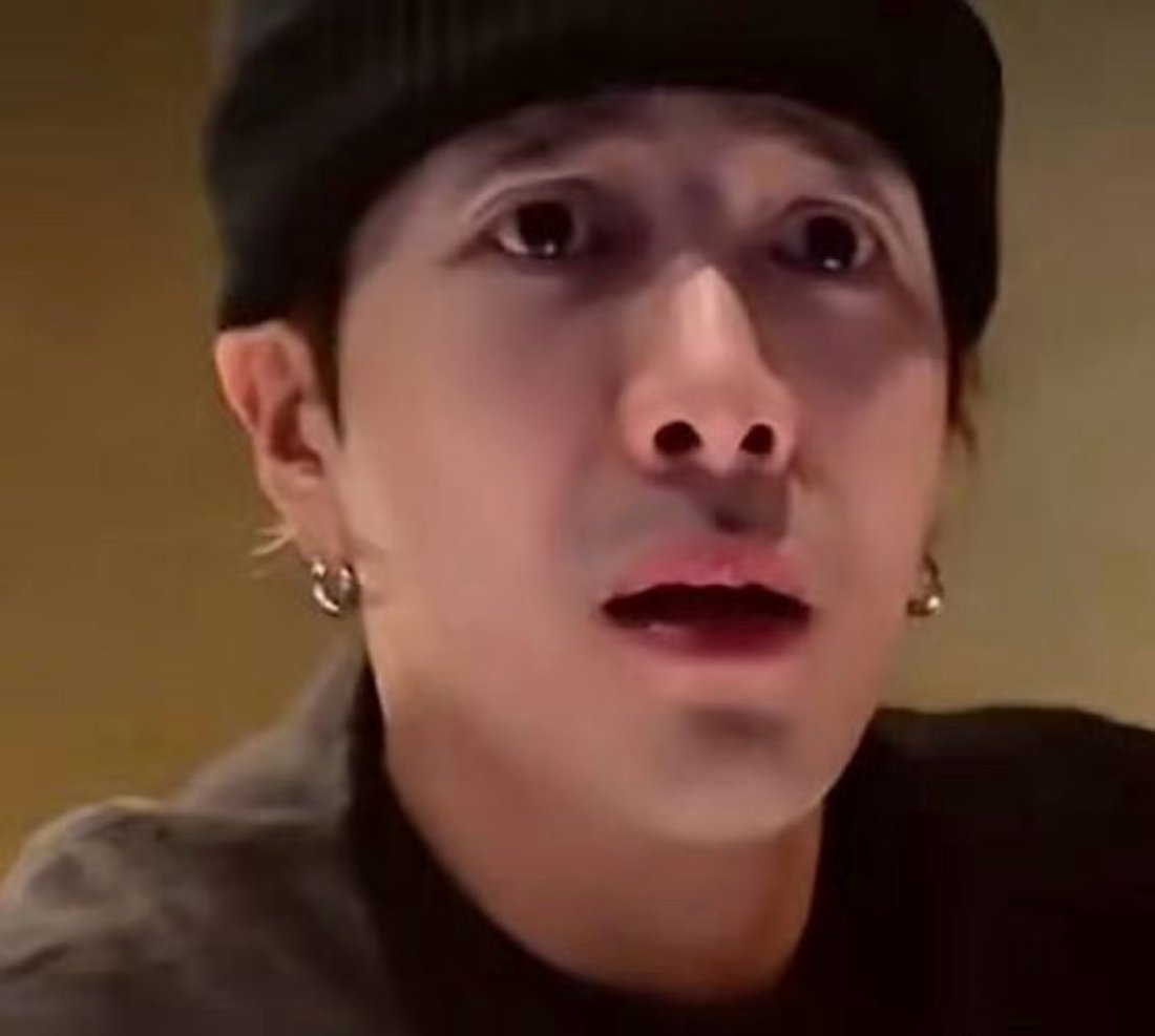 王嘉尔 怎么照顾它啊 救命嘉尔心软的神配上这个哭唧唧的表情我不中了