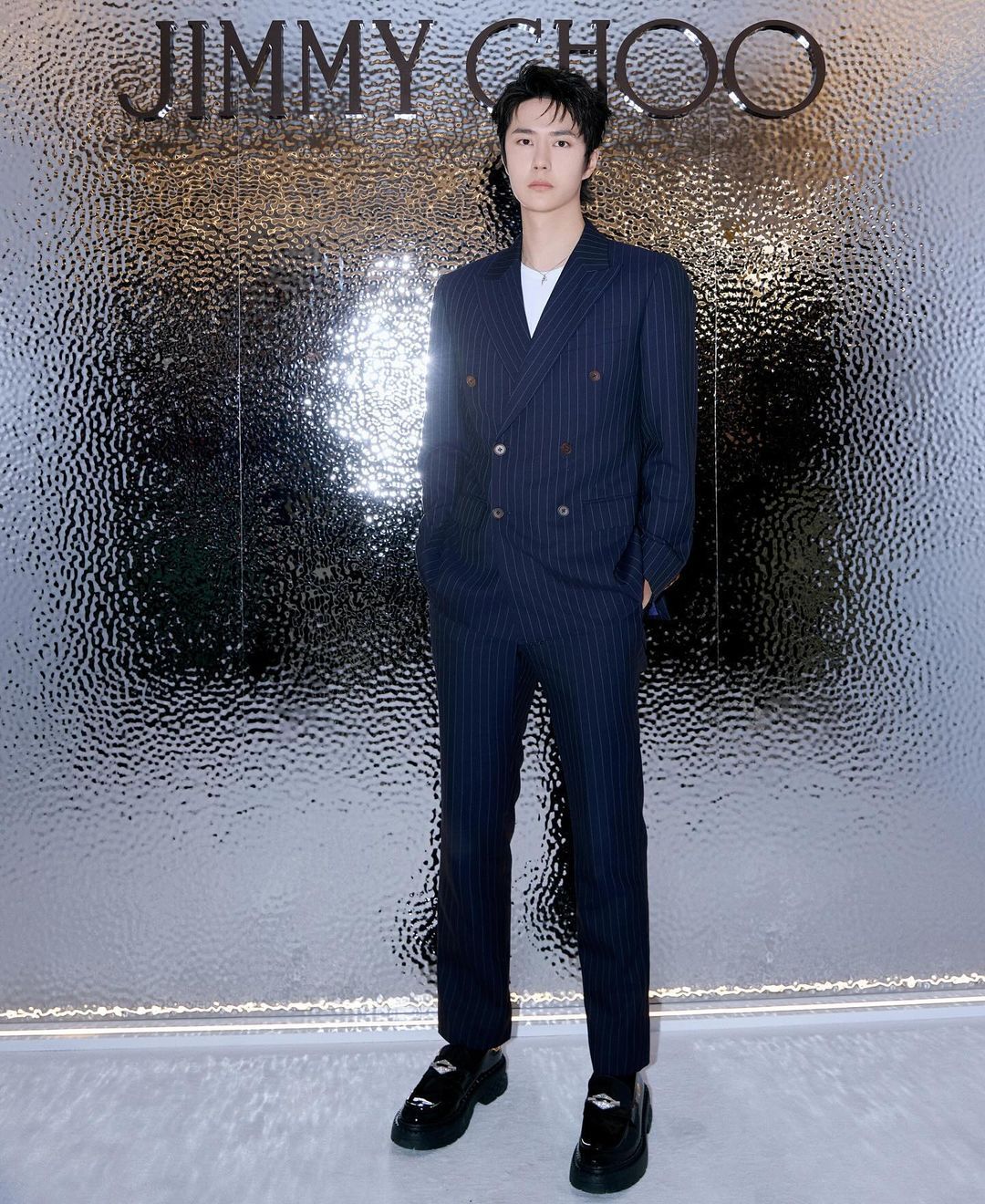 #王一博米兰晚宴# Jimmy Choo 新晋全球代言人王一博出席米兰时装周，气