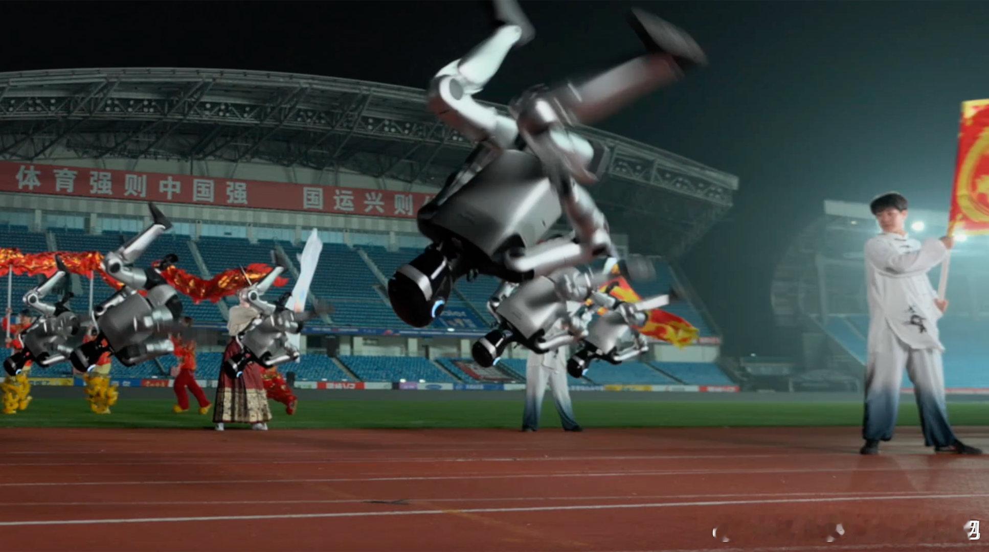 苏超绿茵场被江苏机器人编队强势承包 不止赛场竞技热血沸腾，开幕科技表演同样精彩，