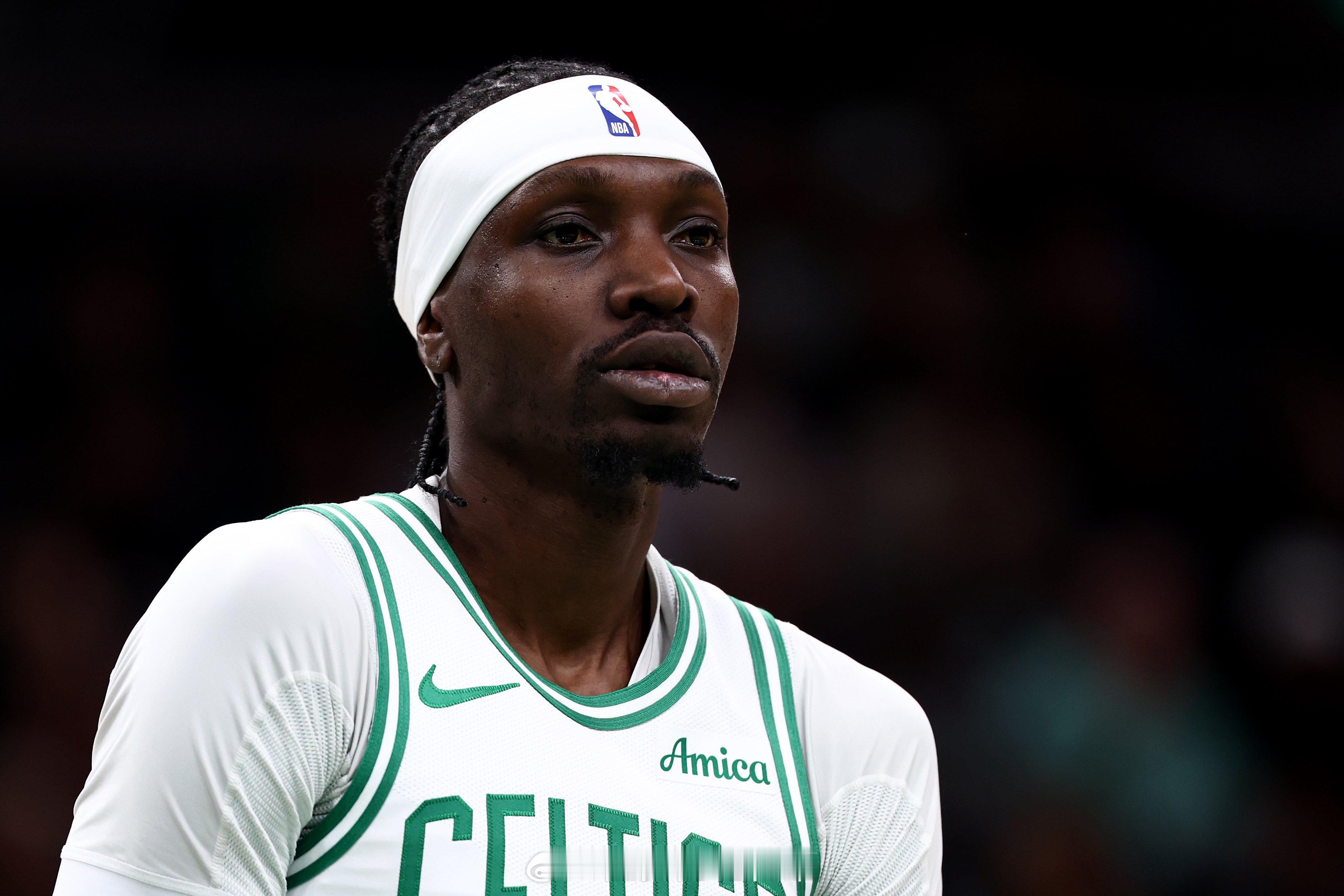 Michael Scotto：太阳队是有意通过交易得得克里斯·布歇的球队之一。其