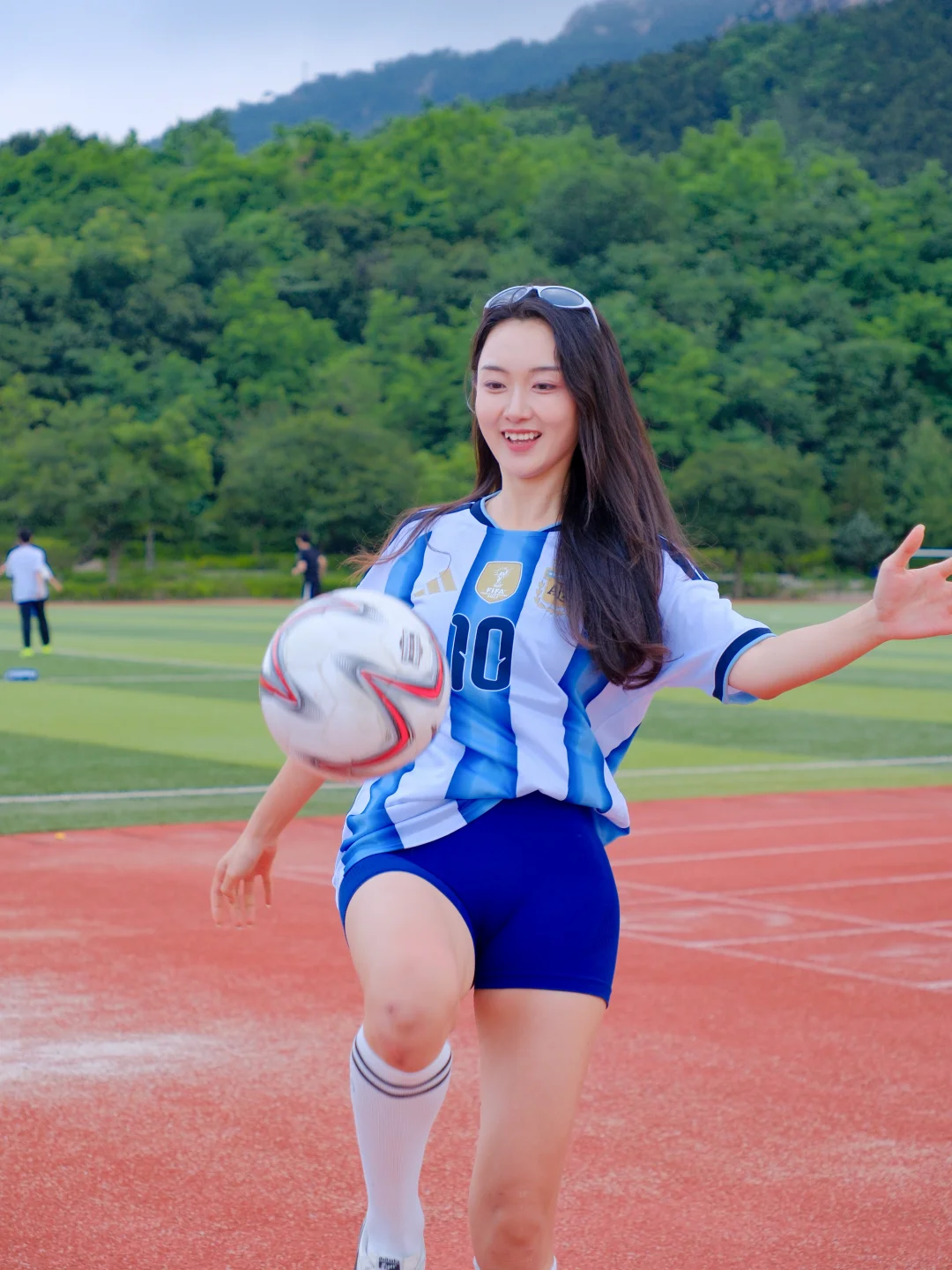观赛好搭子就位，球衣氛围感拉满