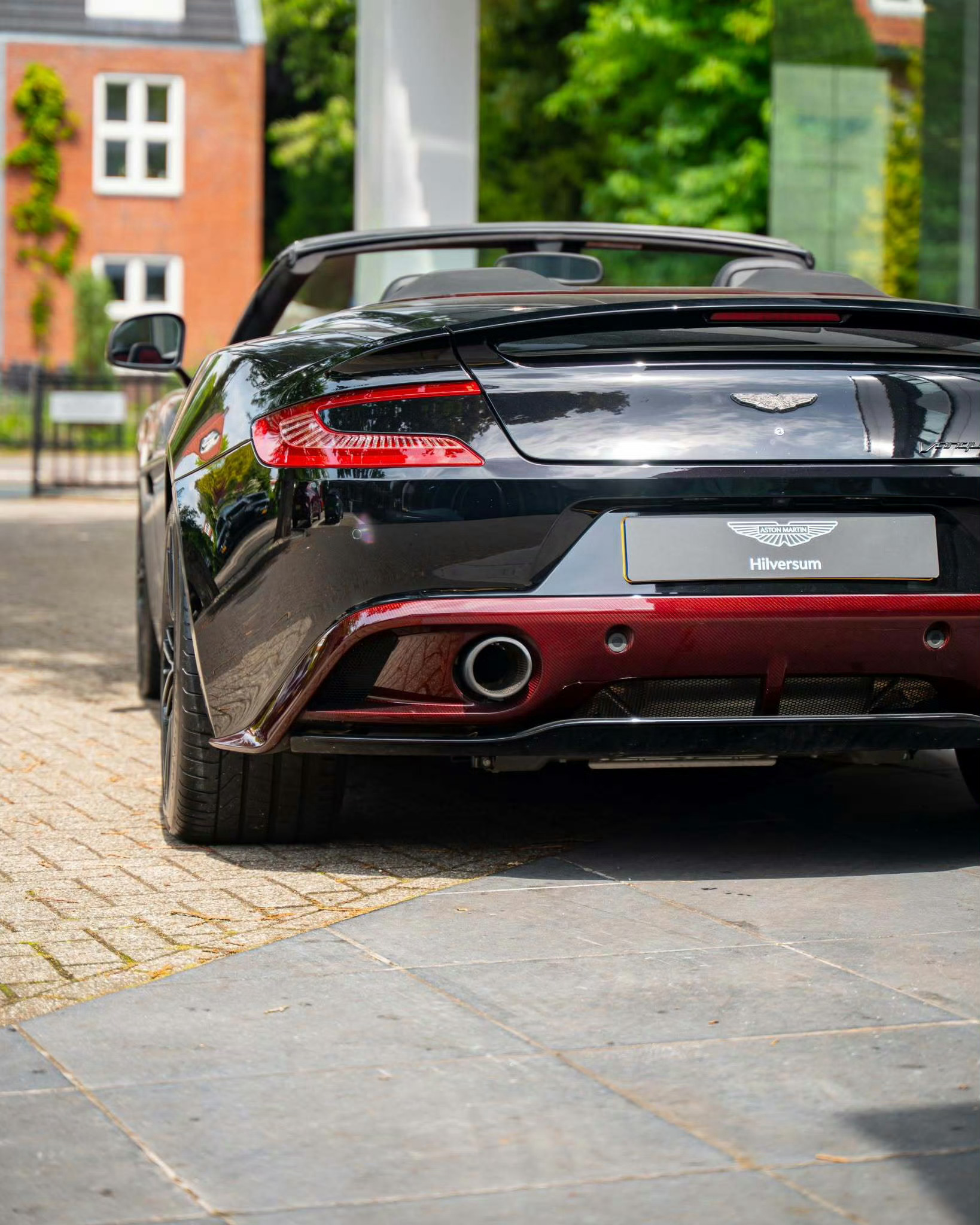 Aston Martin Vanquish Volante by Q ｜阿斯顿马
