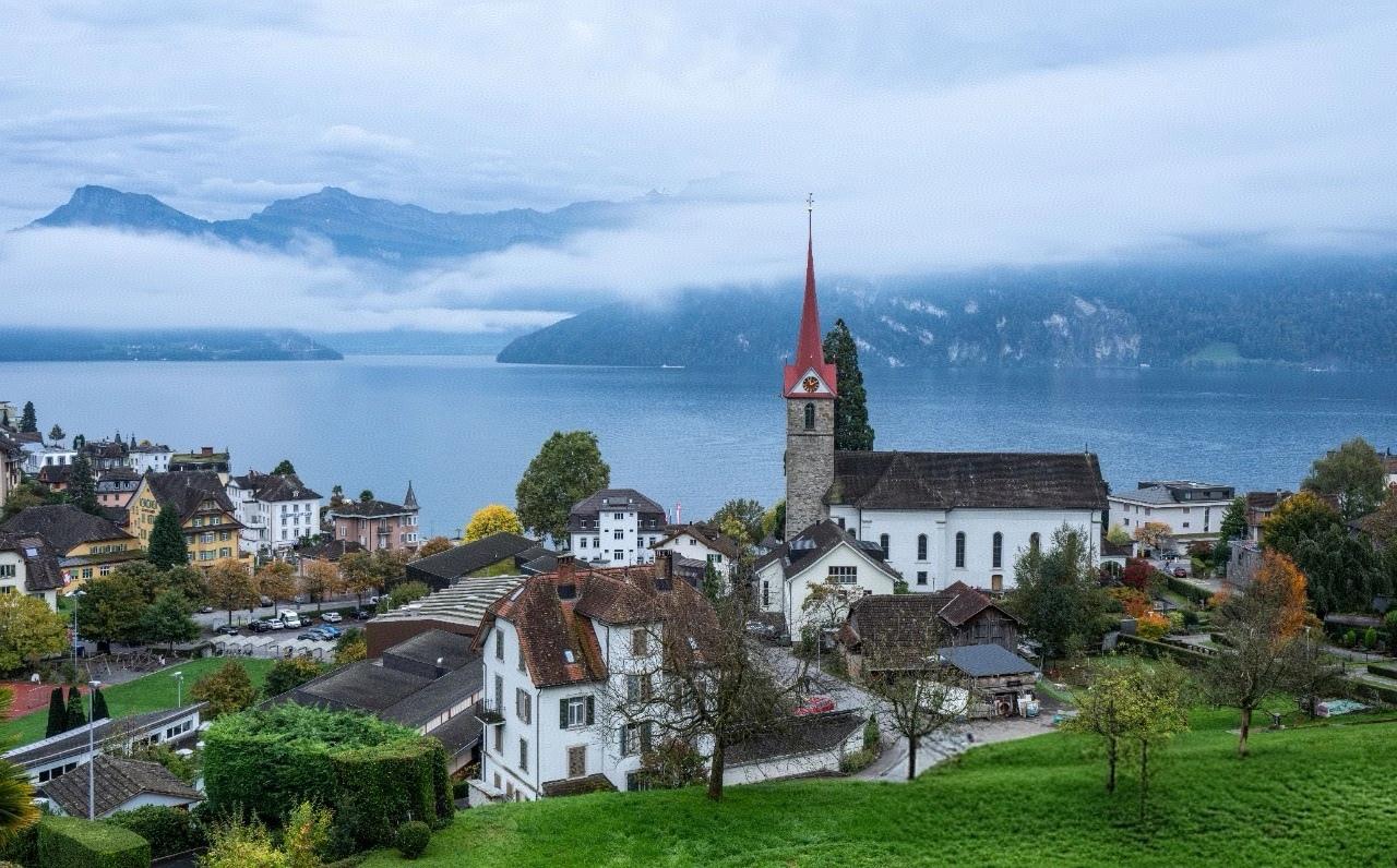 老美的思维方式，我们中国人着实难以理解。究其原因，主要是他们建国时间太短，稍有一