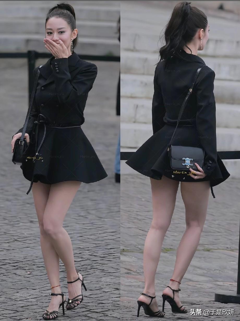 吉娜现在彻底放飞自我，韩国明星的风格，露半个屁股蛋，就像那个小泰妹lisa吉娜 