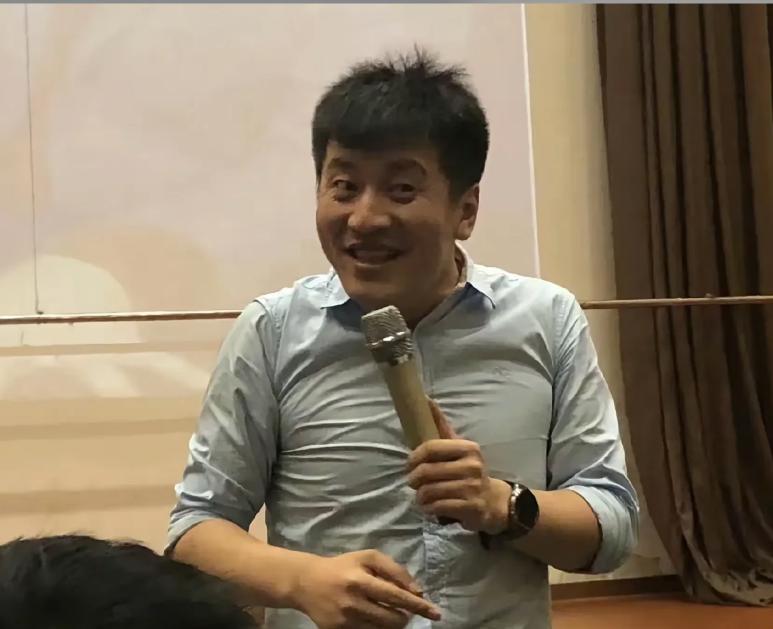 张雪峰说：频繁和孩子说这六句话，你的孩子会开启开挂人生。

别再天天追着娃喊“快