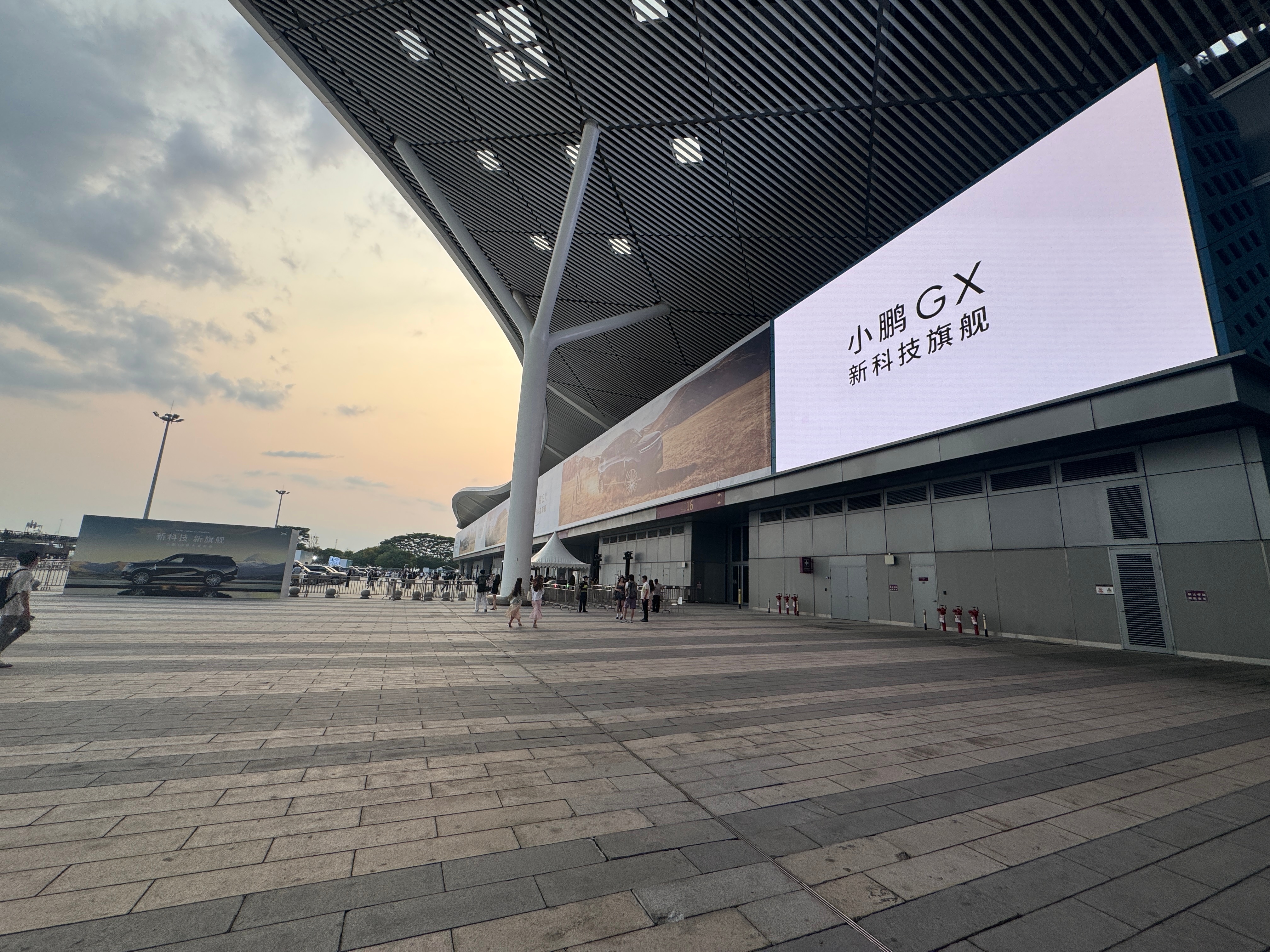 出得最近的一个差了，一脚电40分钟到新科技旗舰小鹏GX今晚预售小鹏GX把四大安全