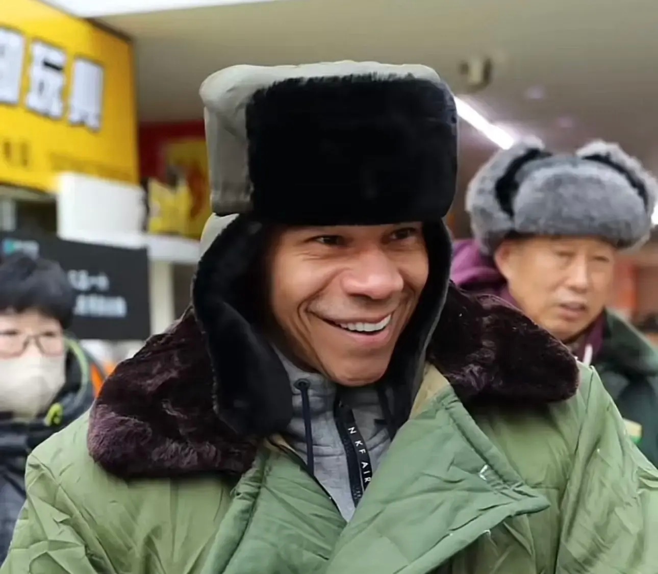 青岛海牛五外援全部拆掉，韦林顿-席尔瓦应该挺吃香青岛姆巴佩的单兵能力很强，标准的