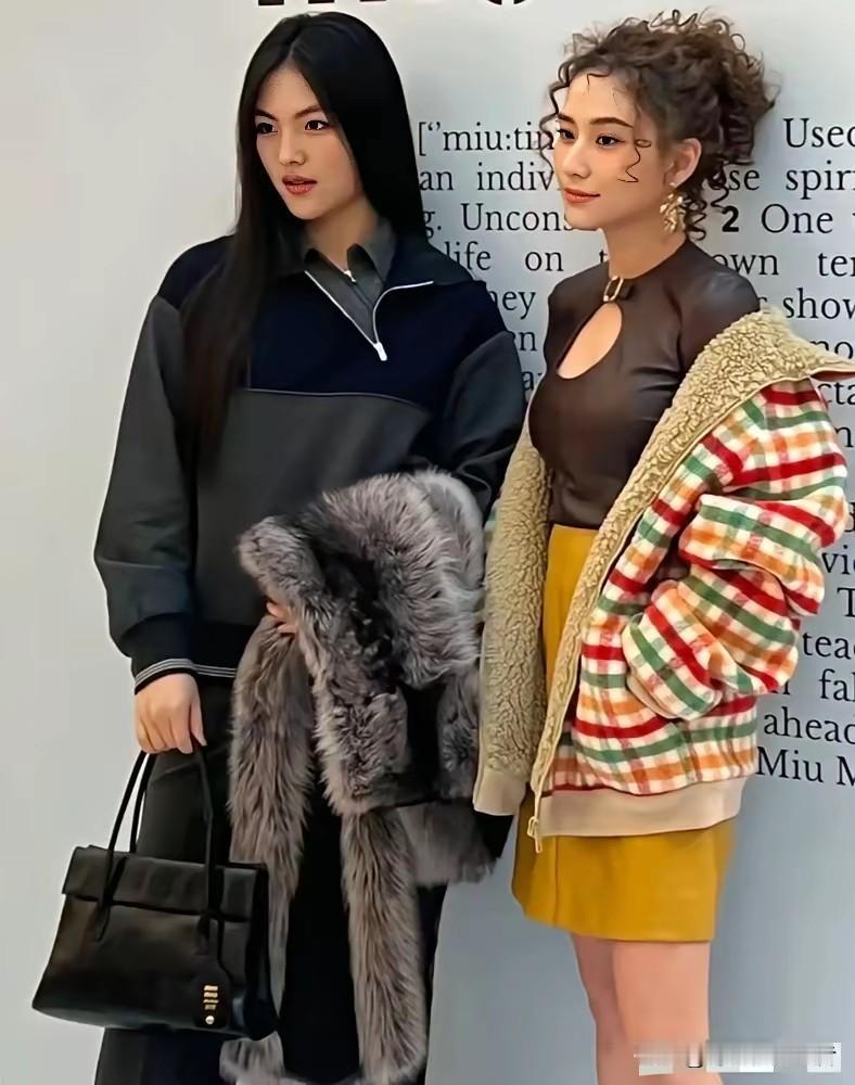 王诗龄出生于2009年，何超莲出生于1991年，王诗龄比何超莲小22岁。
王诗龄