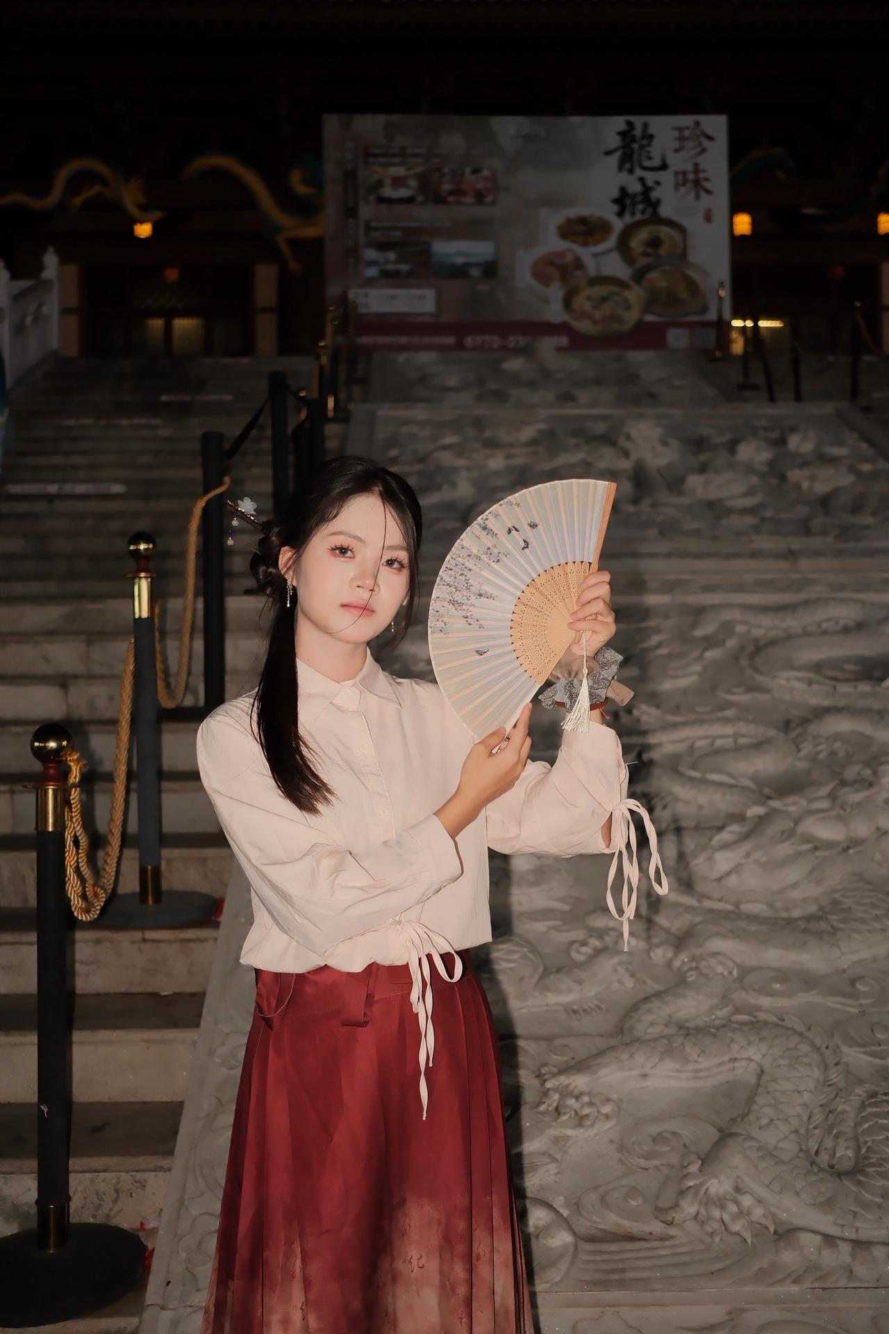 马面裙妹妹，来古镇打卡日常汉服穿搭推荐 汉服文化自信 汉服搭配 马面裙出行