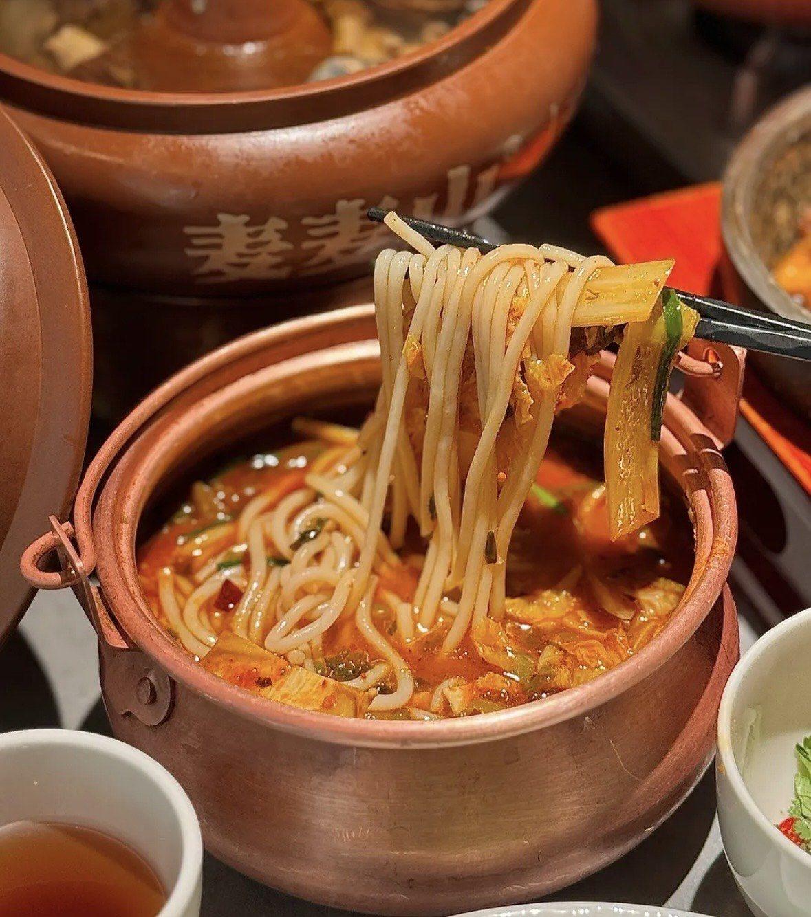 寻味昆明，这些特色早餐好好吃！
昆明早餐推荐：
1、特色小锅米线、巷子豆花米线、