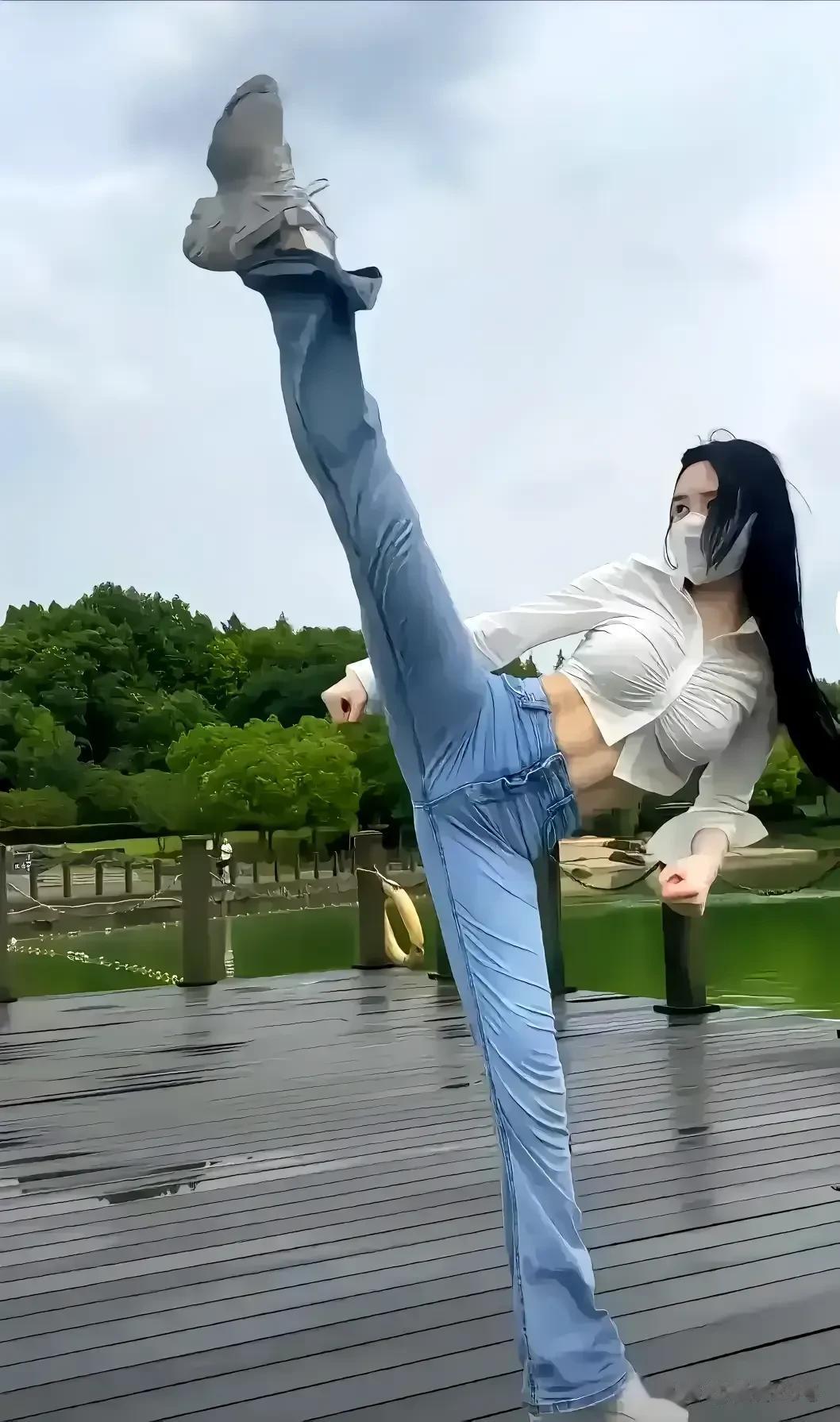 天下武功唯快不破，我出这招，阁下如何应对？难道阁下还能看出破绽？
