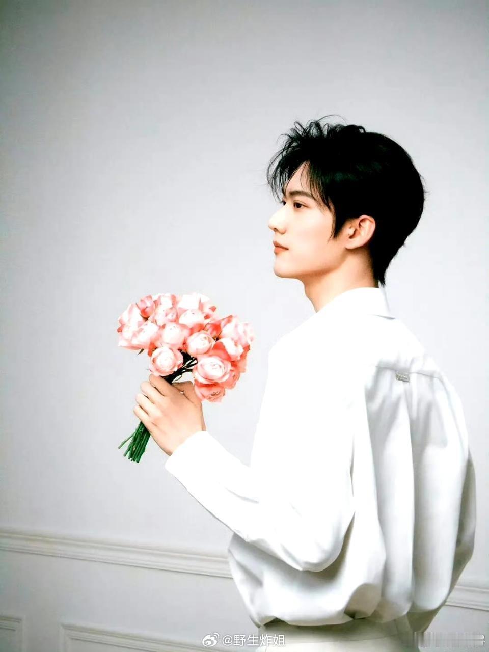 吃🍉都市剧《小城春色》领衔主演：周柯宇  孔雪儿导演：初的见《归鸾》编剧：王文