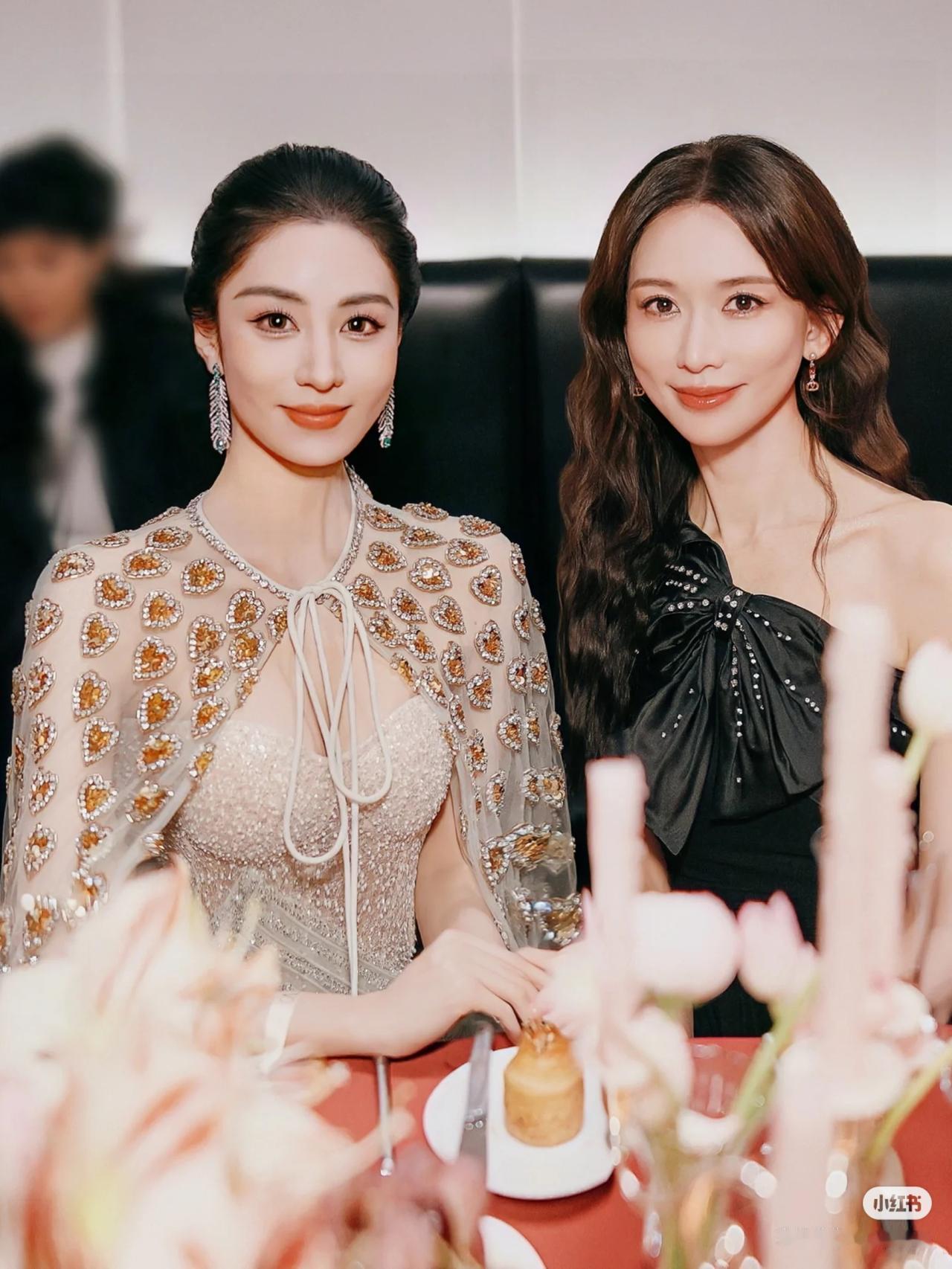 优雅与性感，你会怎么选美女穿搭写真