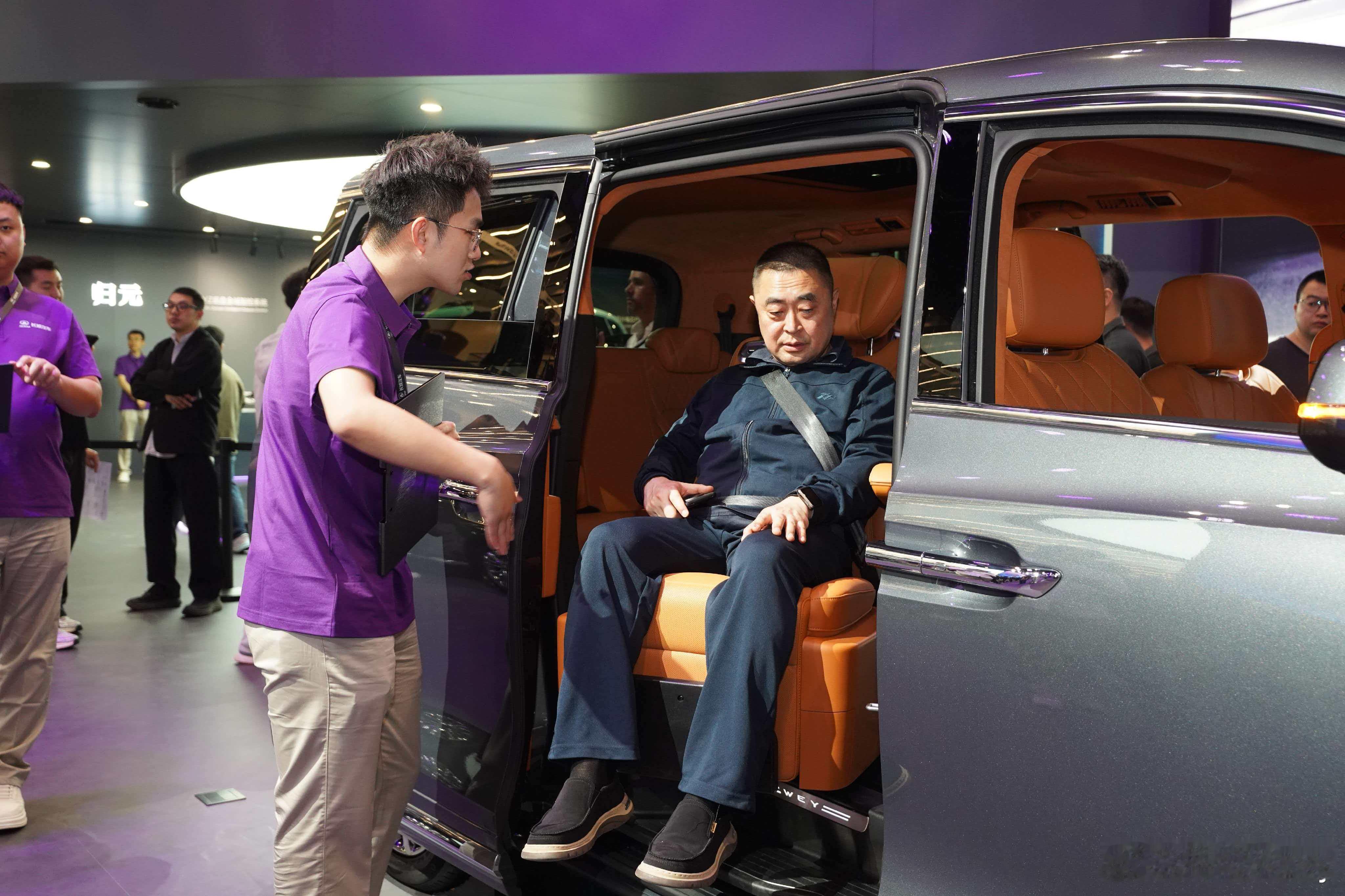 北京车展最火的MPV魏牌高山科技WEY美好生活北京车展看MPV，魏牌高山绝对是绕