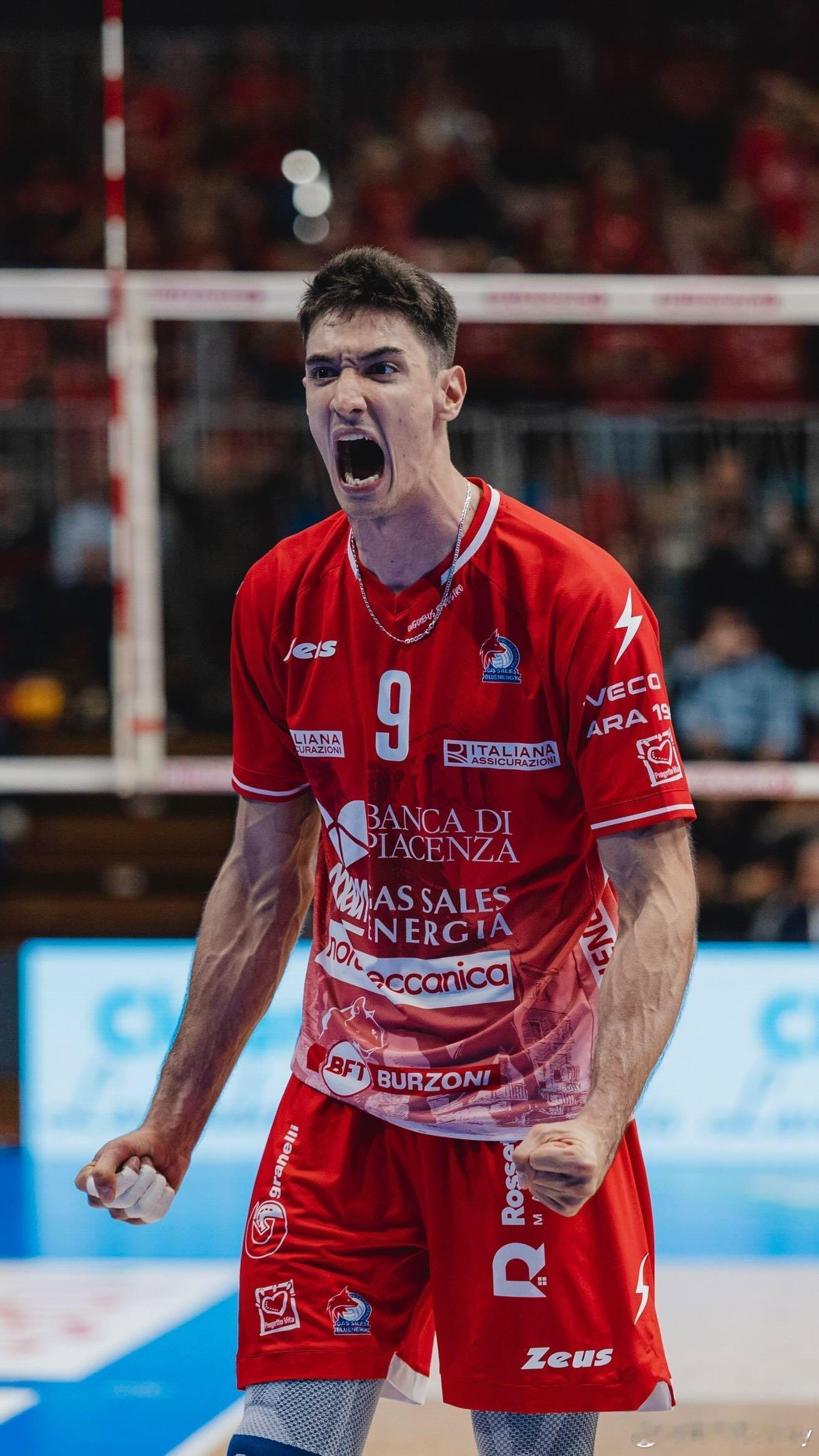 发球机器曼迪拉奇🔥。在意超皮亚琴察3-1奇斯泰尔纳比赛中6发砍下22分（32扣