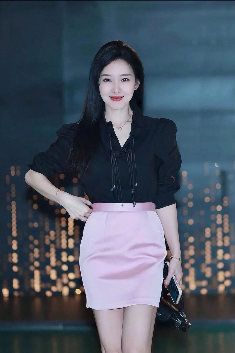 夜色如墨迷人眼，玉女如画撩人心。晒图笔记大赛 有哪些女生日常好看穿搭可以借鉴 记