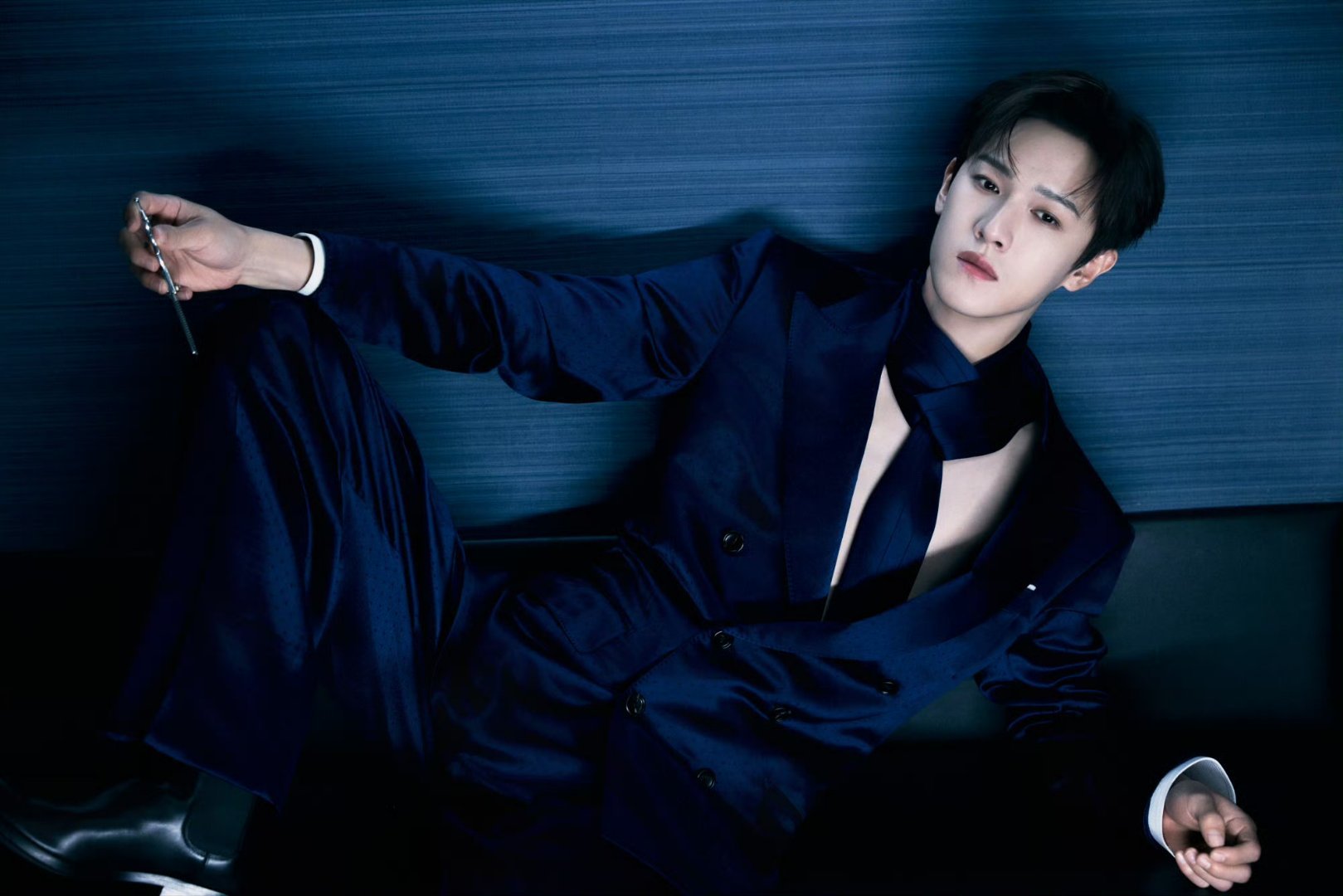 李昀锐古力娜扎活动同框太帅了 小林真的很赏心悦目啊 有眼福了 每天一个风格  而