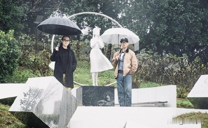 具俊晔为大S亲自设计的雕像，明明和大S完全不像，非得解释说大S在他眼里就像个小公